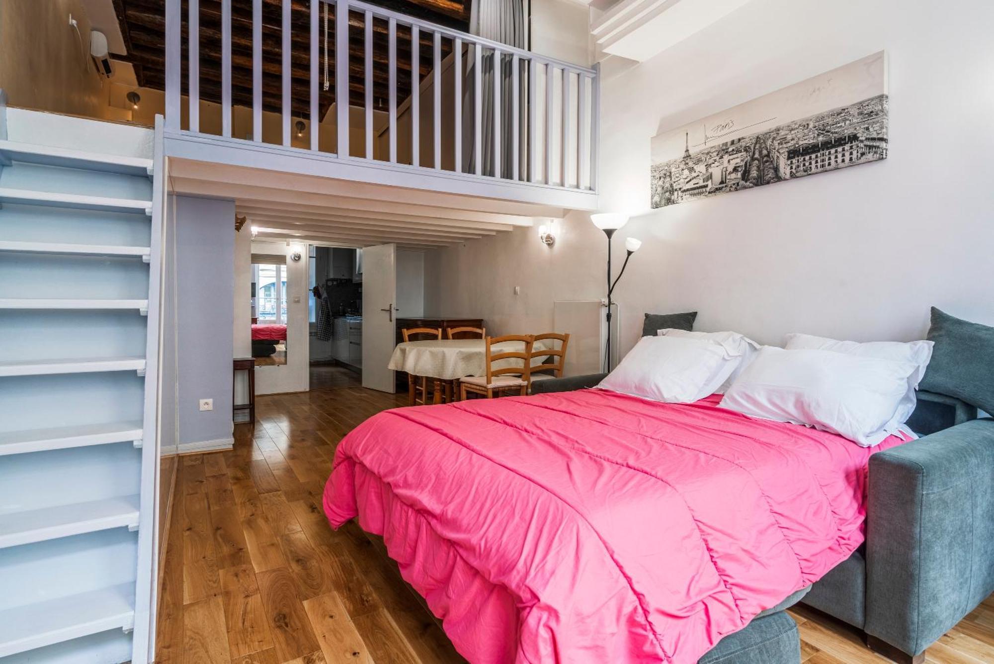 Louvre Chatelet Apartment Paris