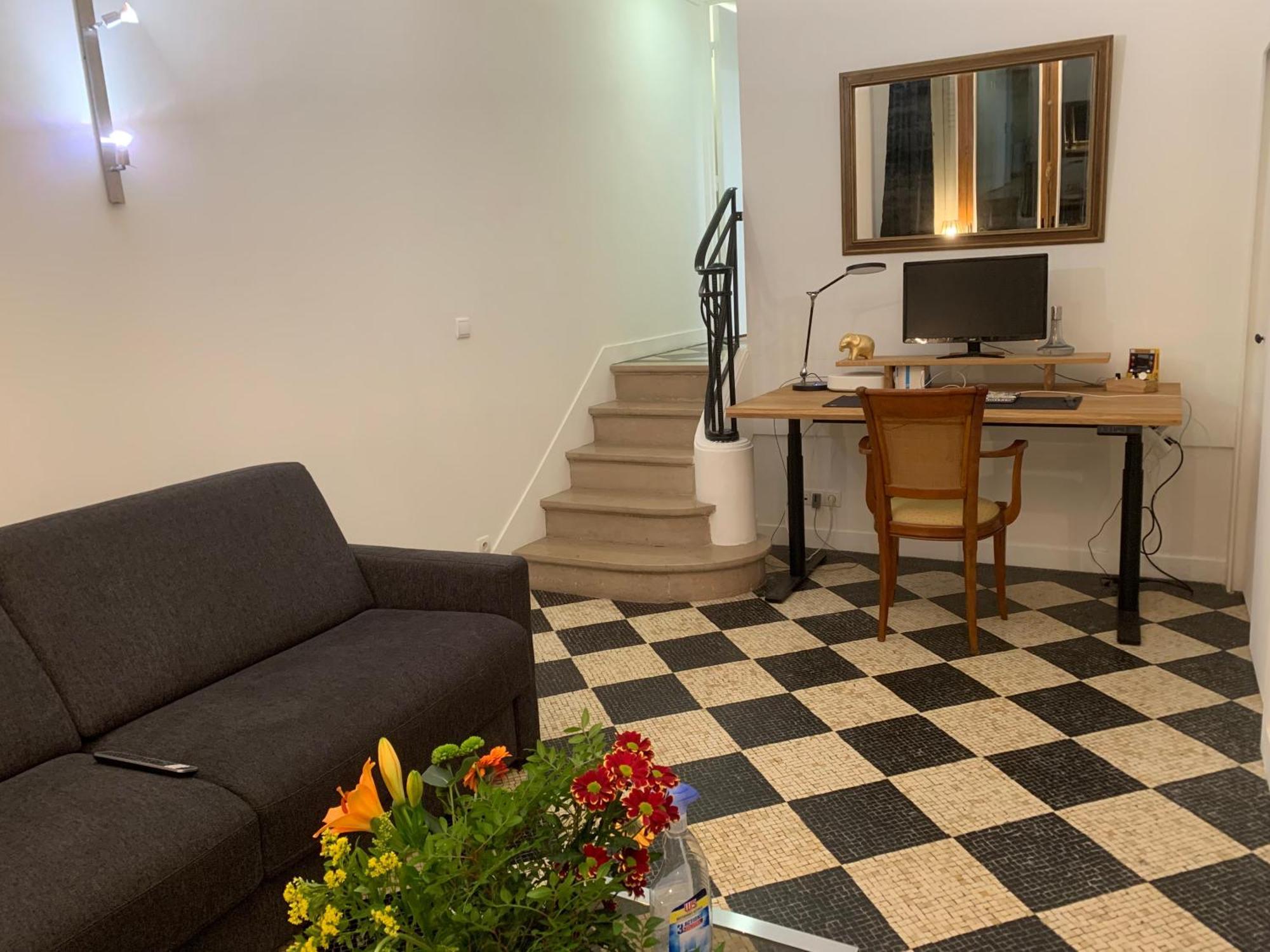 Pere Lachaise Apartment
