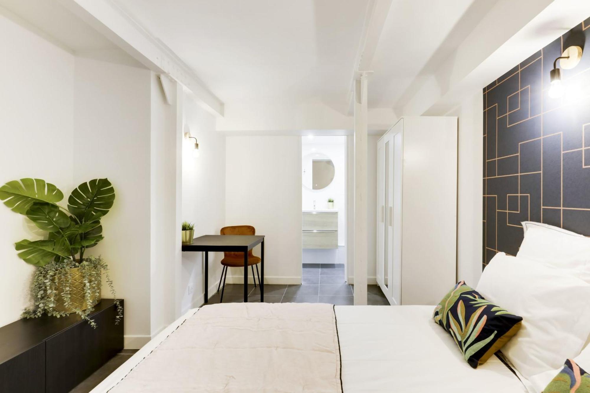 Apartamento Renovated And Bright Street Side