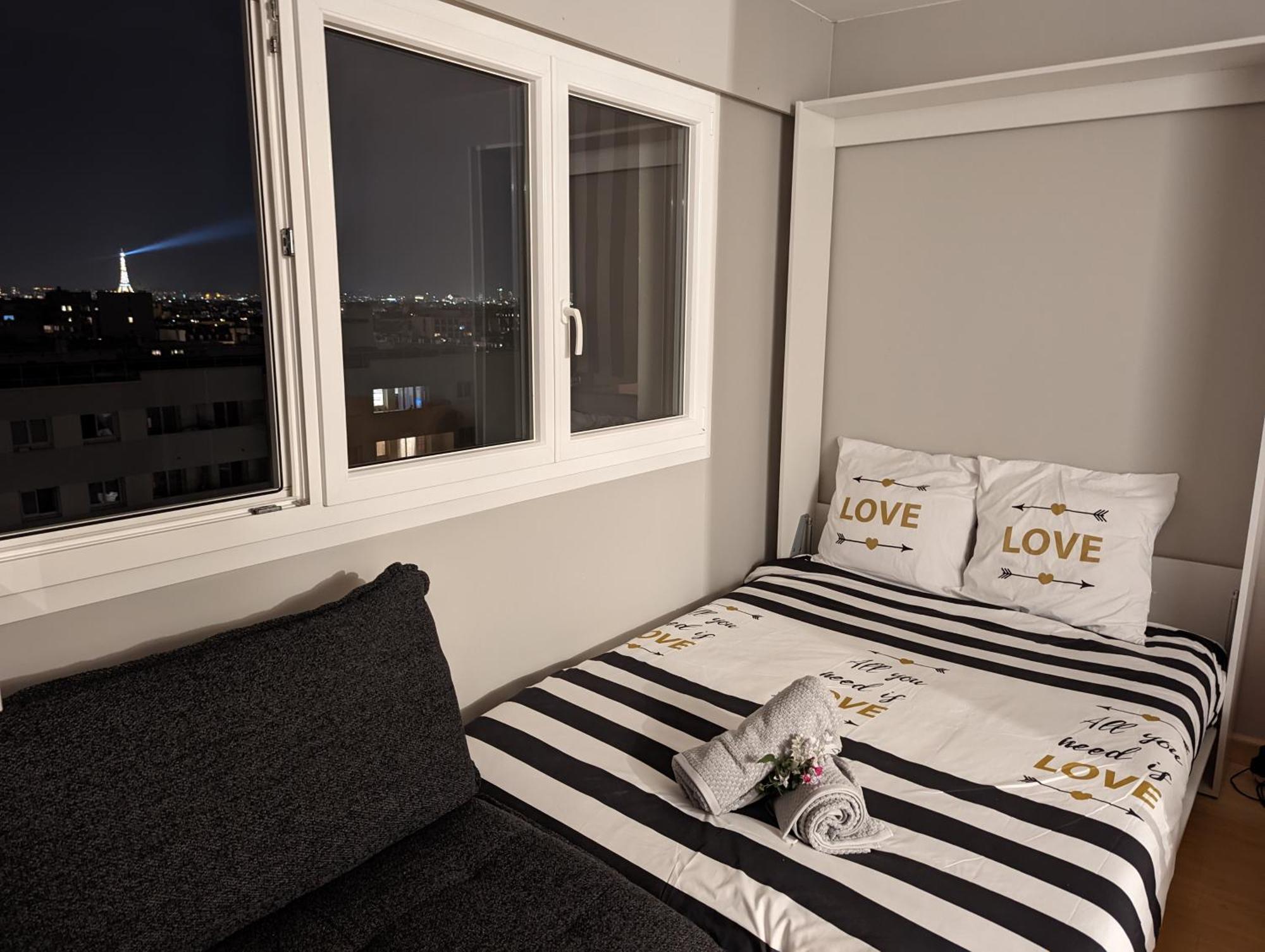 Charming With Eiffel View Appartement Paris