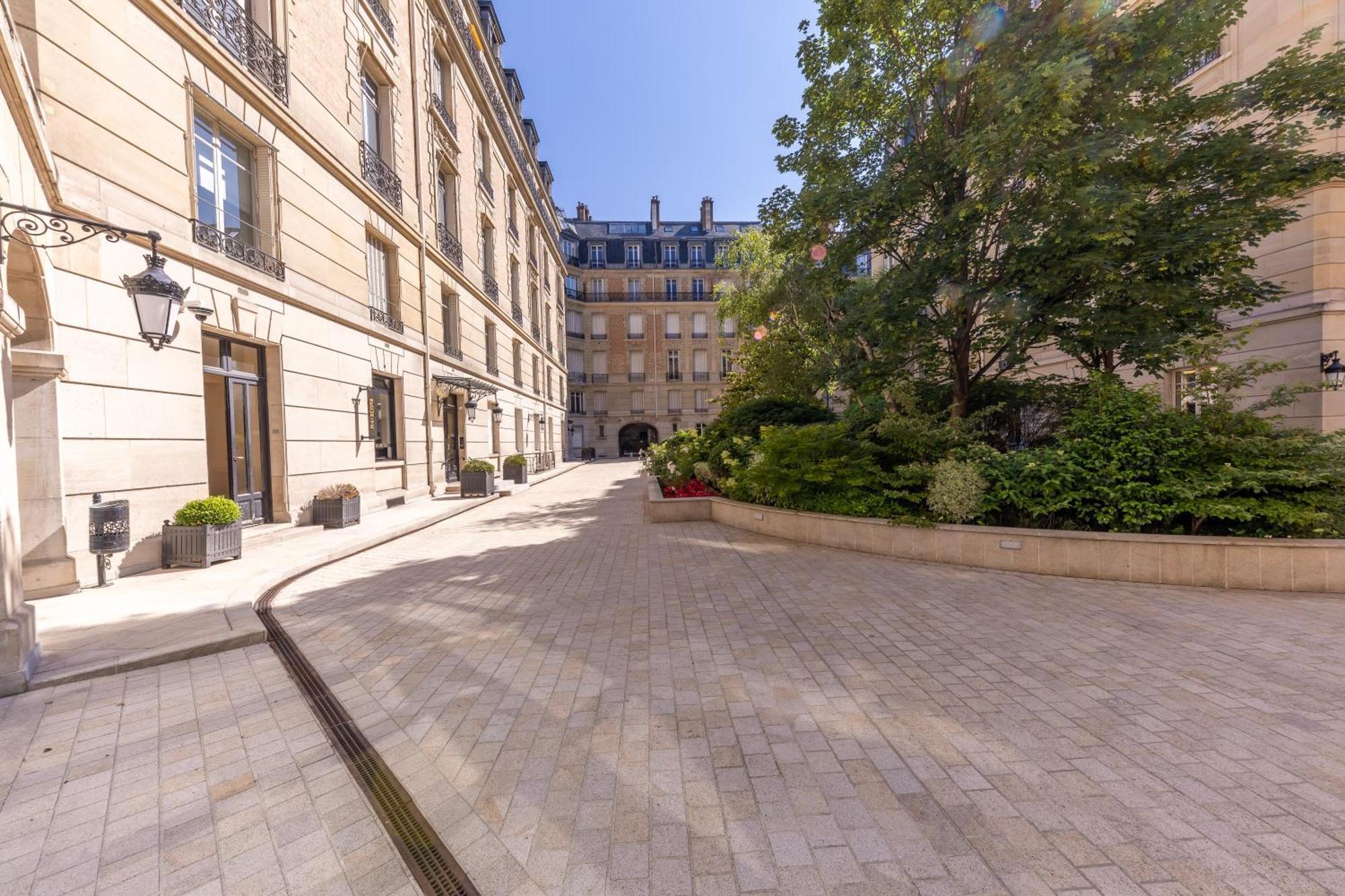 Apartment Avenue Montaigne - Champs Elysees Paris