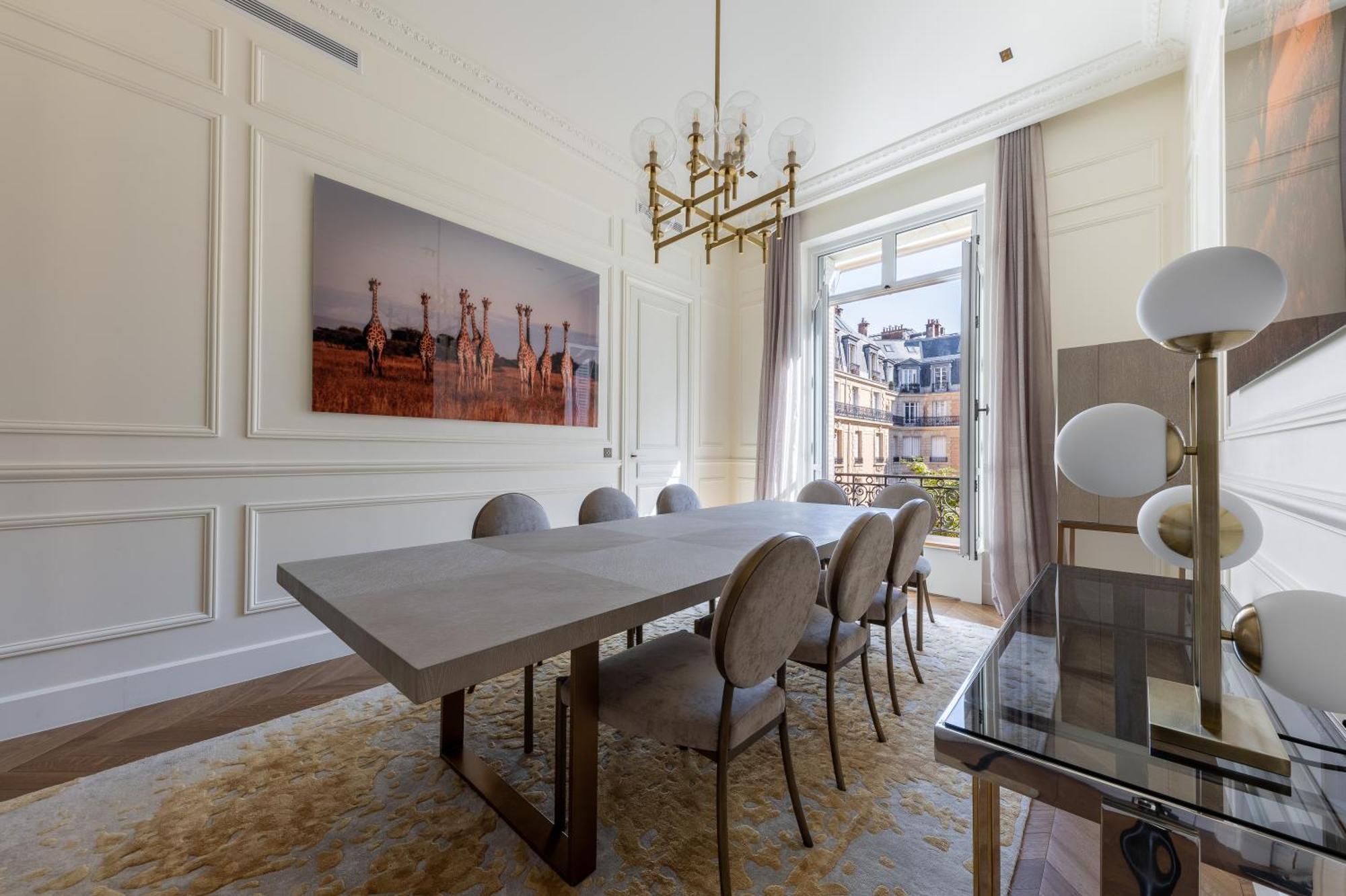 Avenue Montaigne - Champs Elysees Apartment