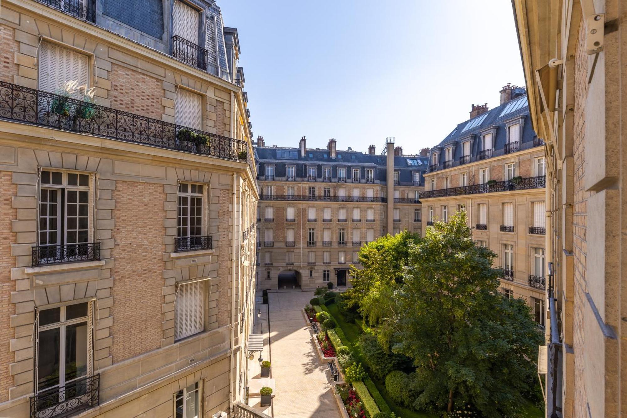 Apartment Avenue Montaigne - Champs Elysees