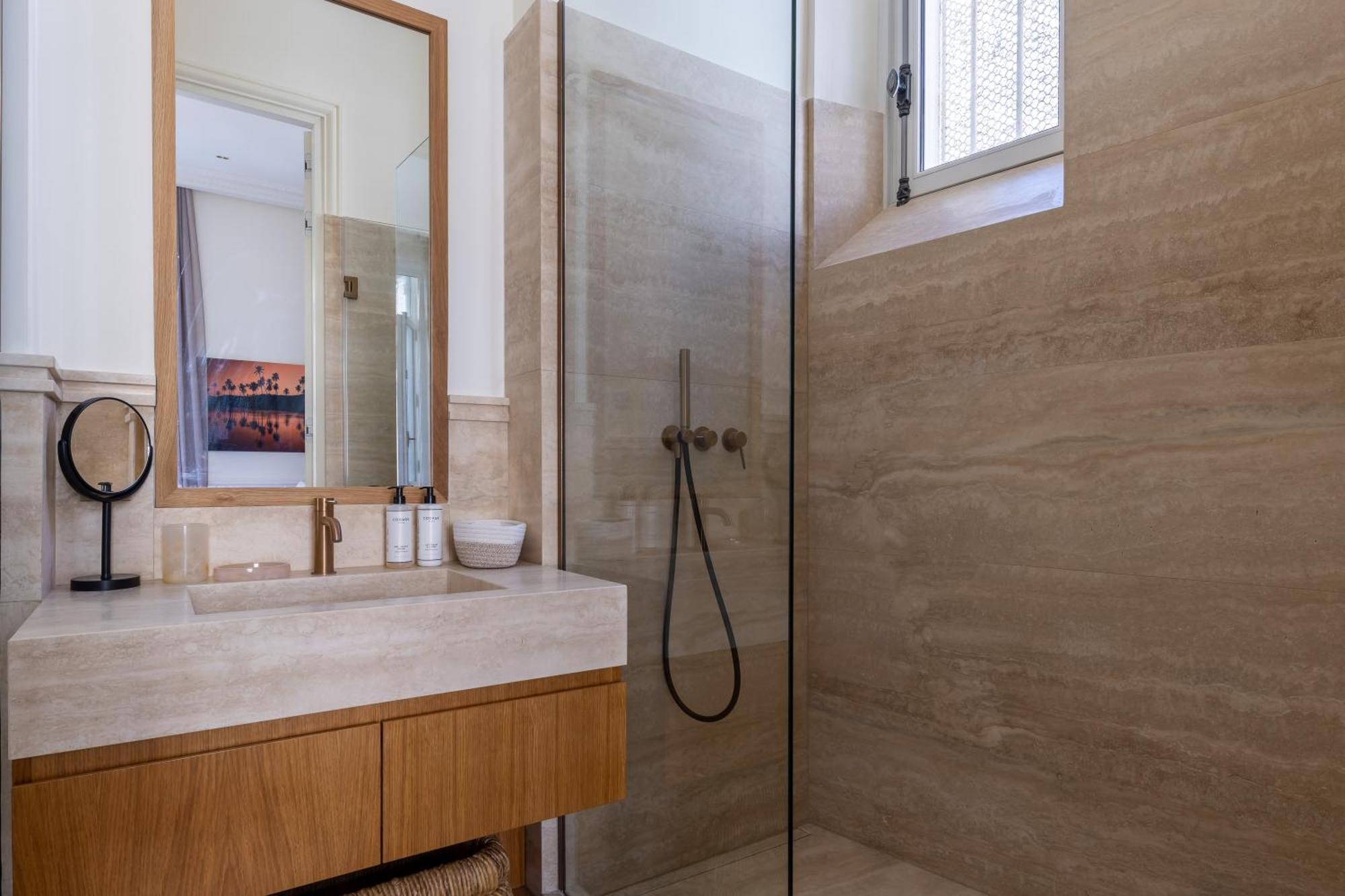 Avenue Montaigne - Champs Elysees Apartment Paris