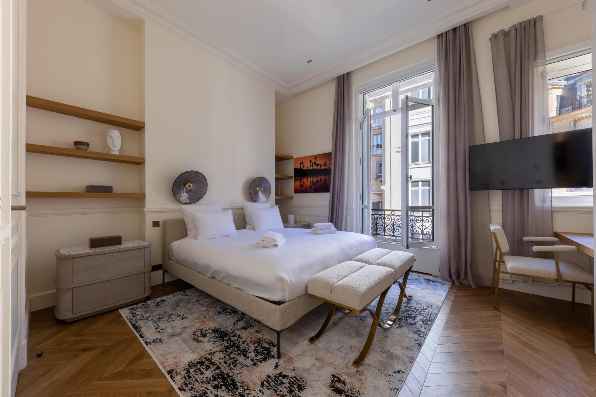 Apartment Avenue Montaigne - Champs Elysees