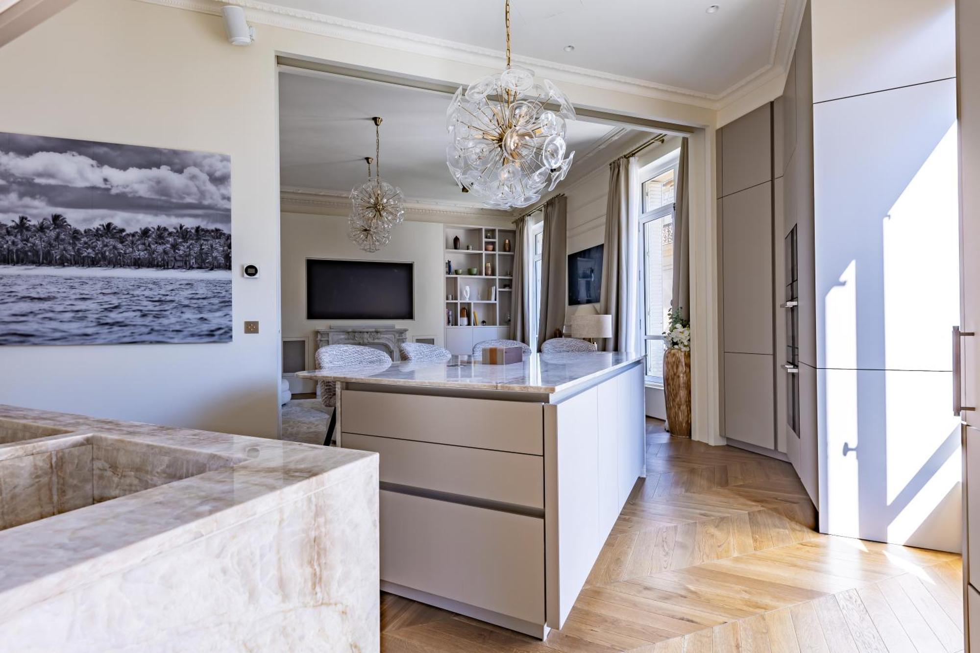 Avenue Montaigne - Champs Elysees Apartment *