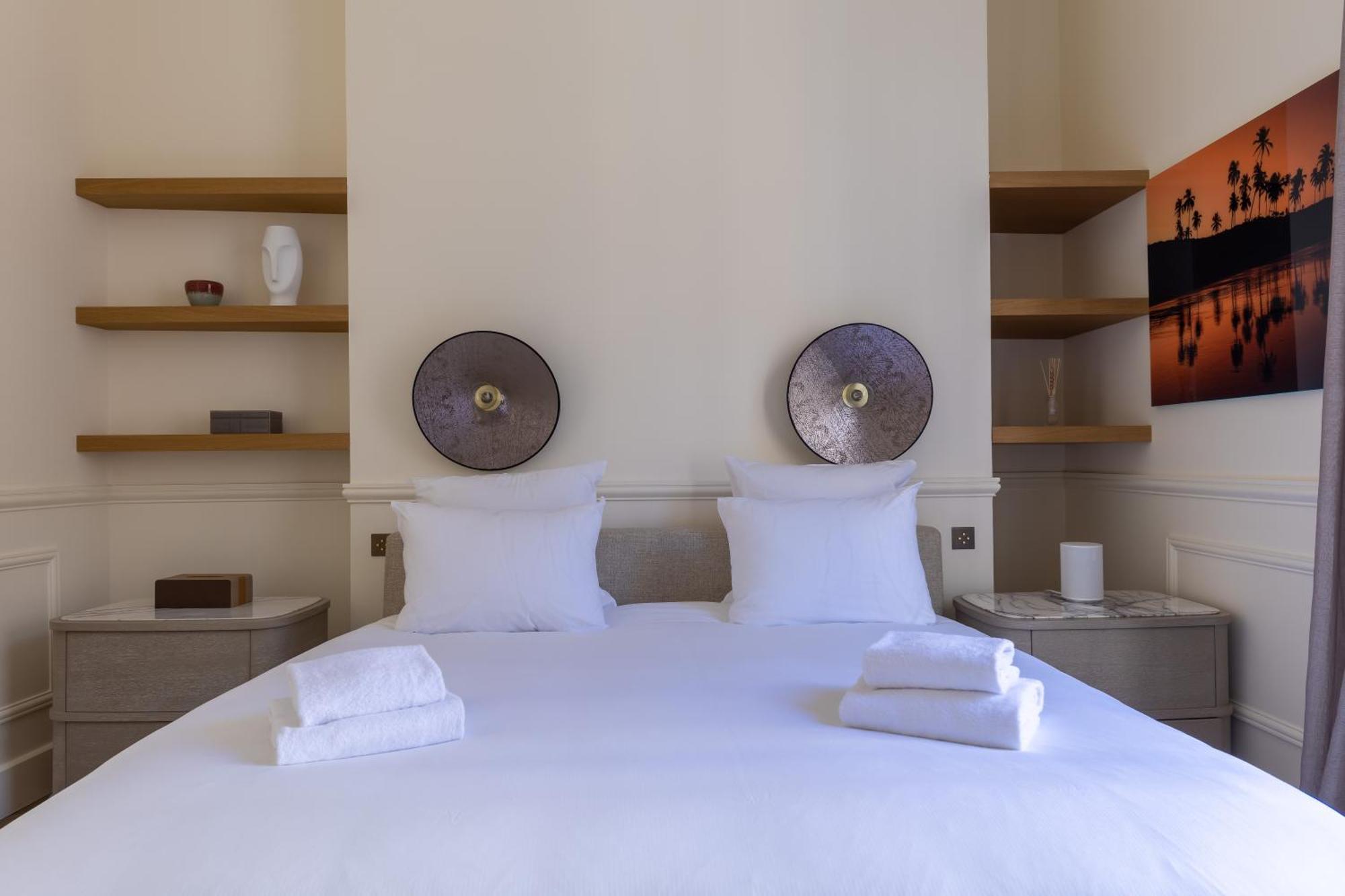 Apartment Avenue Montaigne - Champs Elysees *