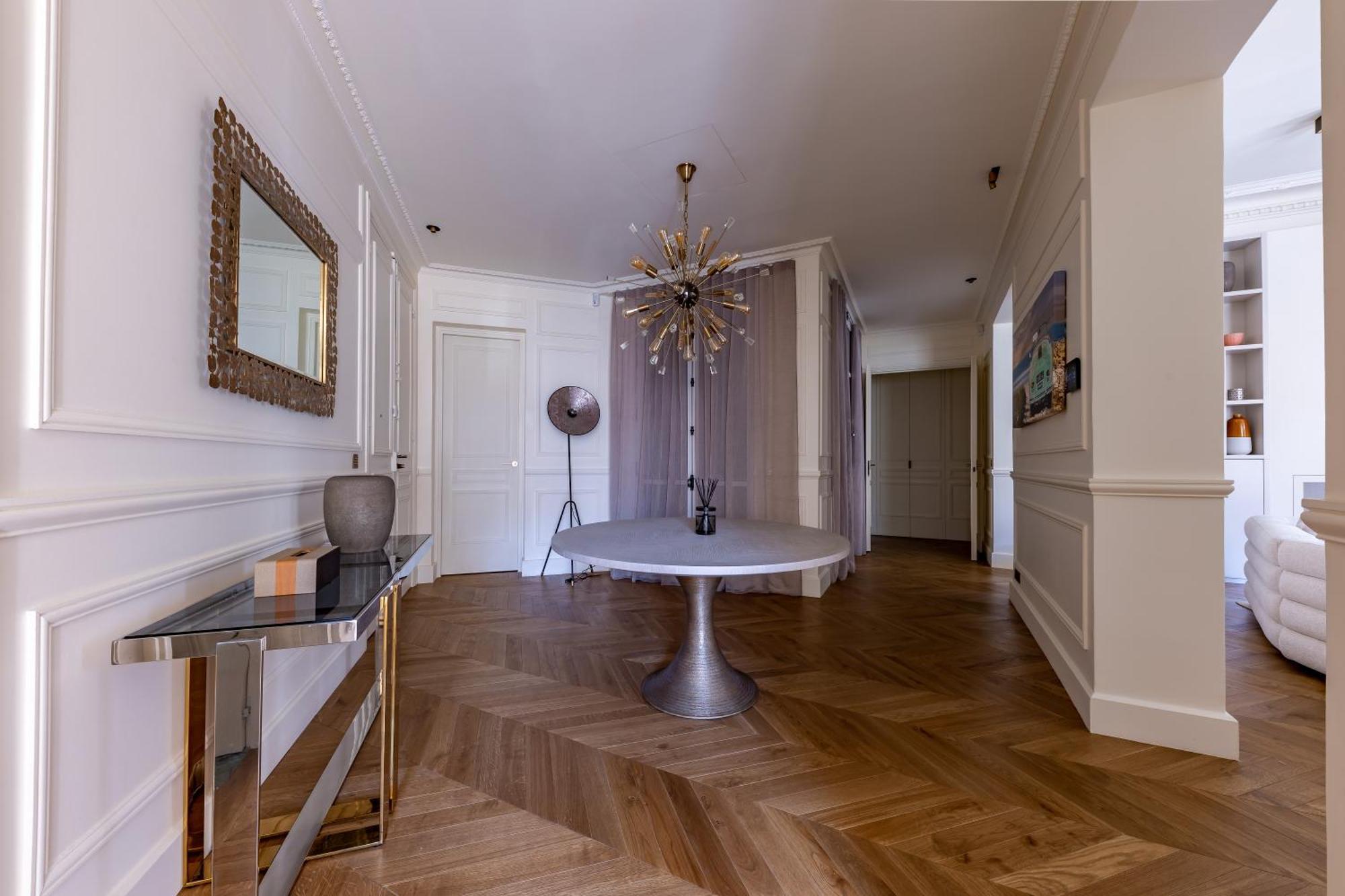 Avenue Montaigne - Champs Elysees Apartment