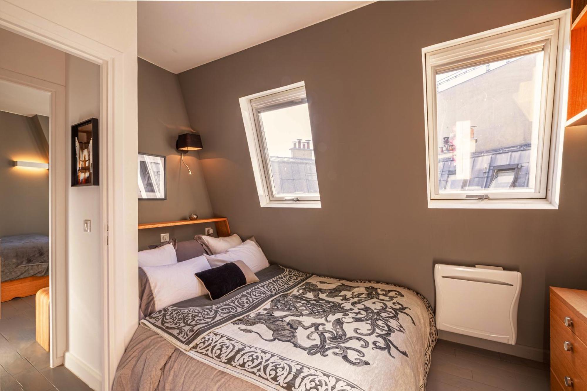 1min Walk From Champs Elysees - Avenue Montaigne - Ac - Self-checkin - Working Desk Apartment *
