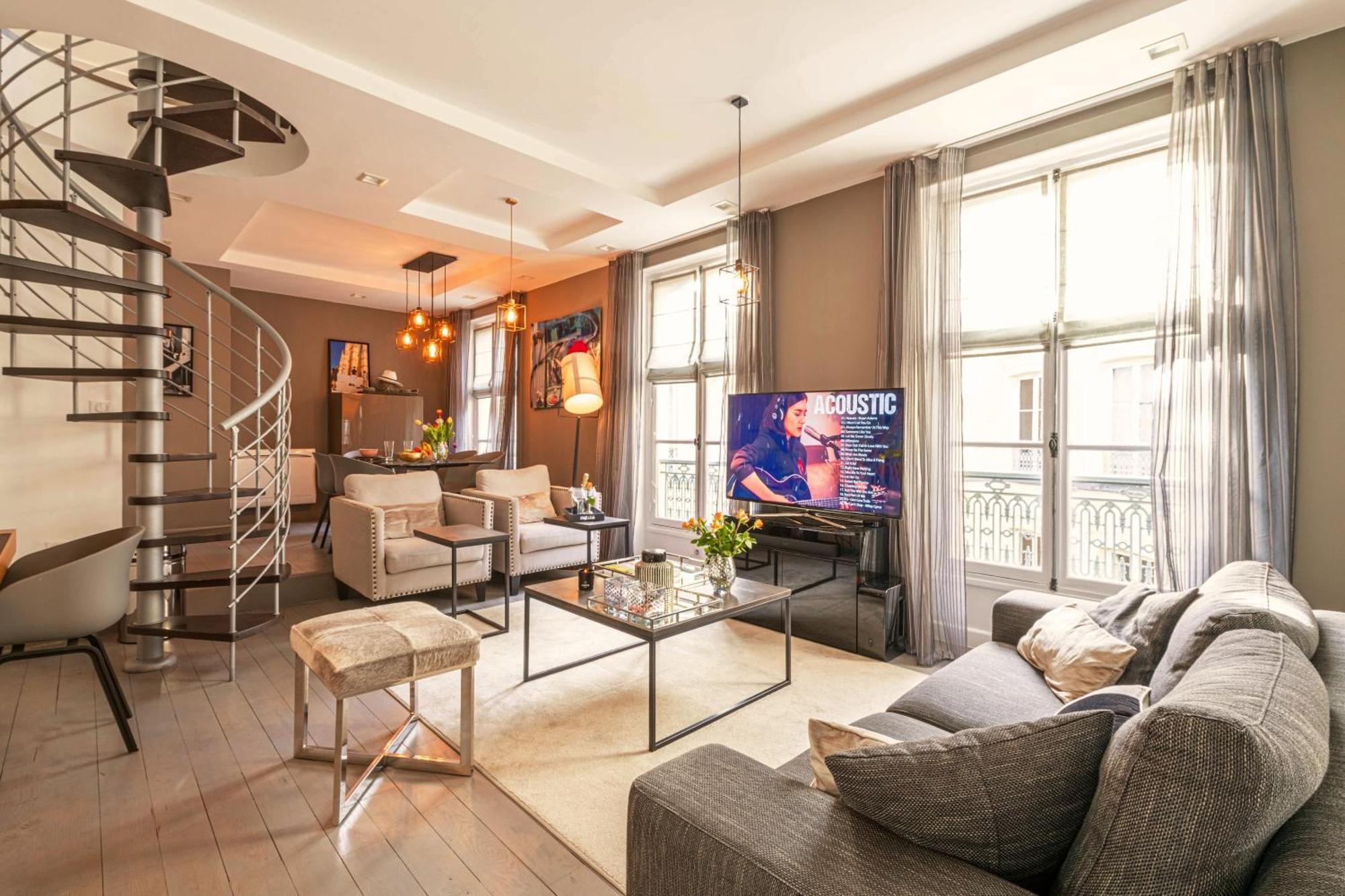 Apartment 1min Walk From Champs Elysees - Avenue Montaigne - Ac - Self-checkin - Working Desk Paris