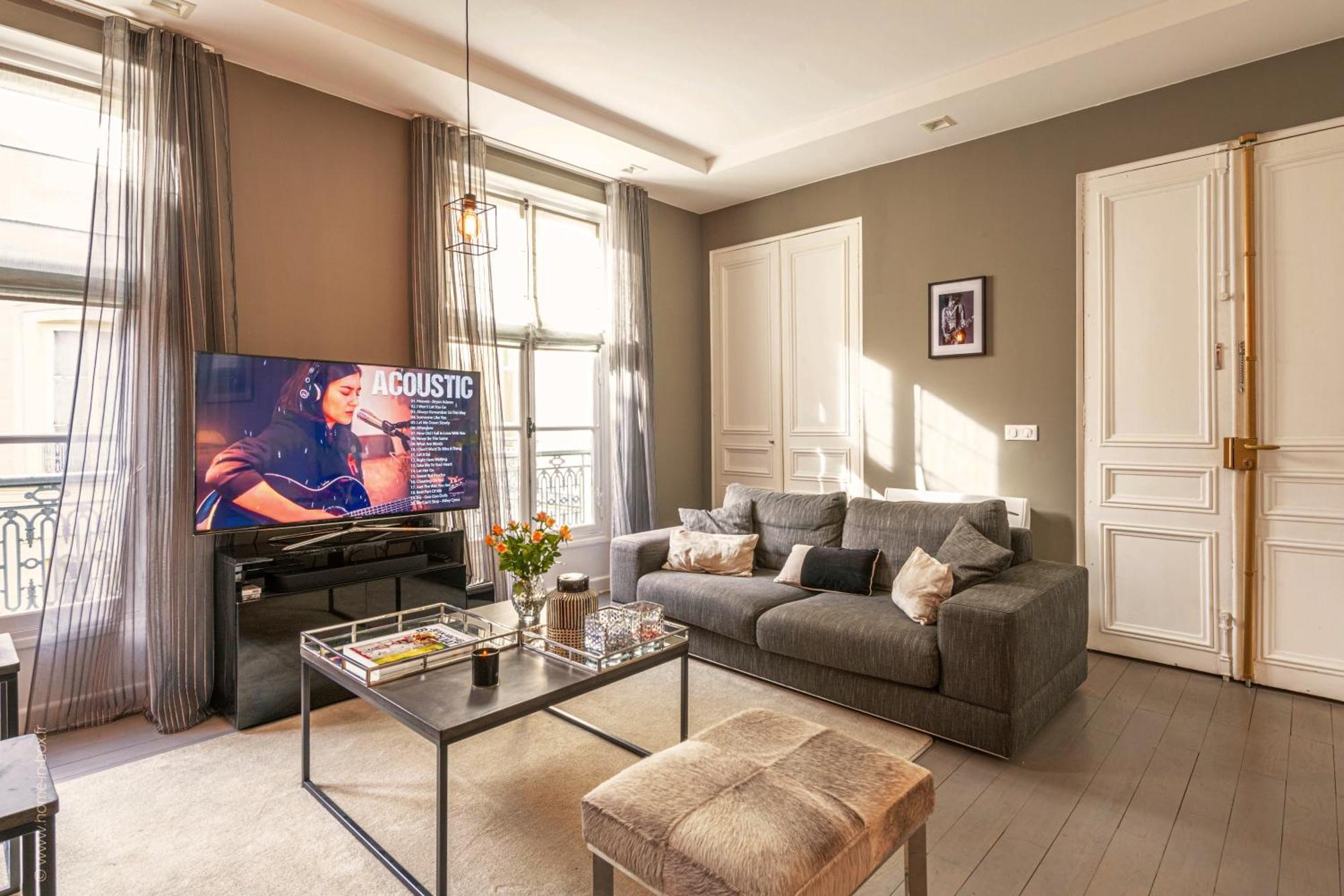 Apartment 1min Walk From Champs Elysees - Avenue Montaigne - Ac - Self-checkin - Working Desk Paris