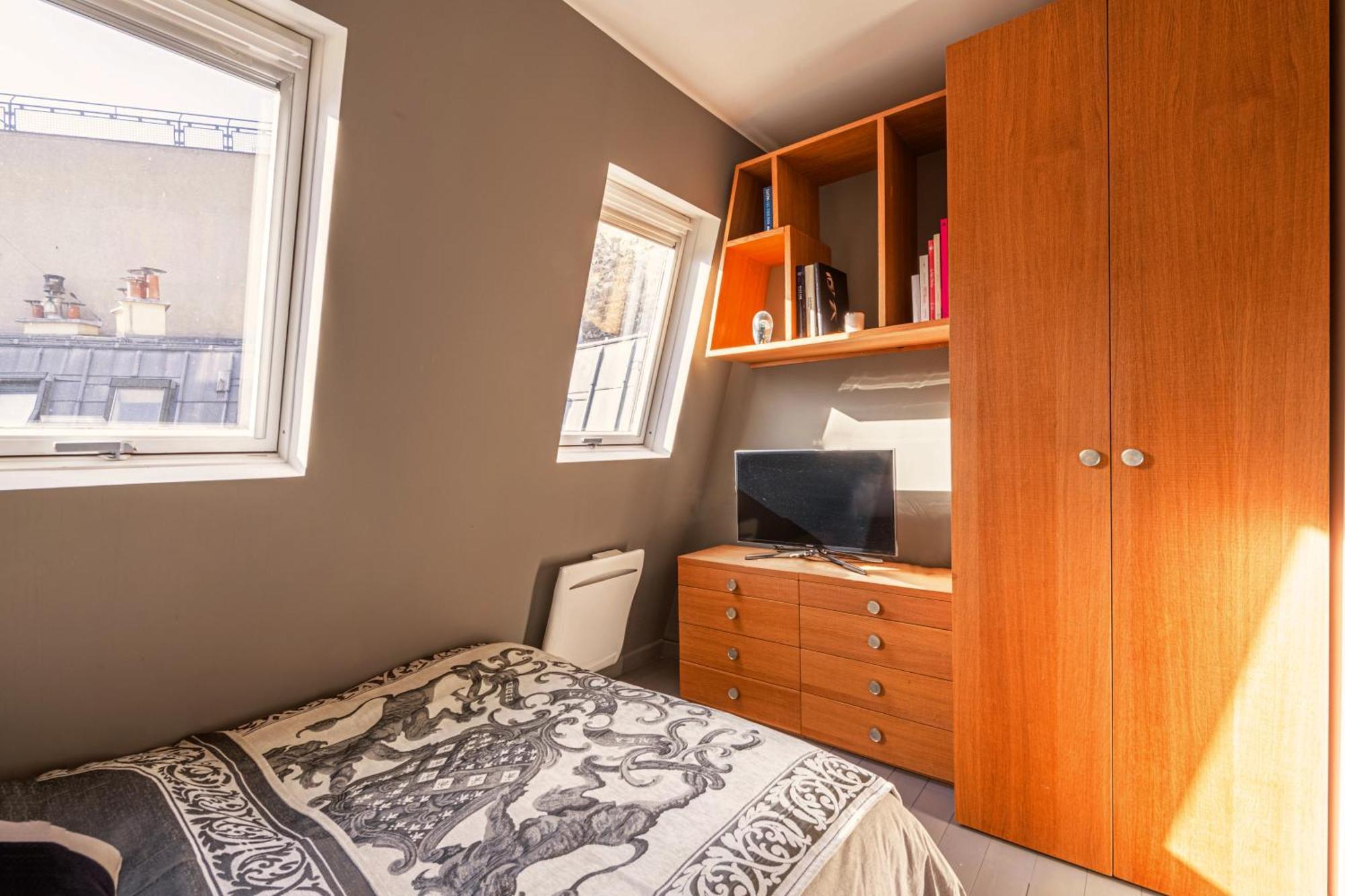 1min Walk From Champs Elysees - Avenue Montaigne - Ac - Self-checkin - Working Desk * Paris