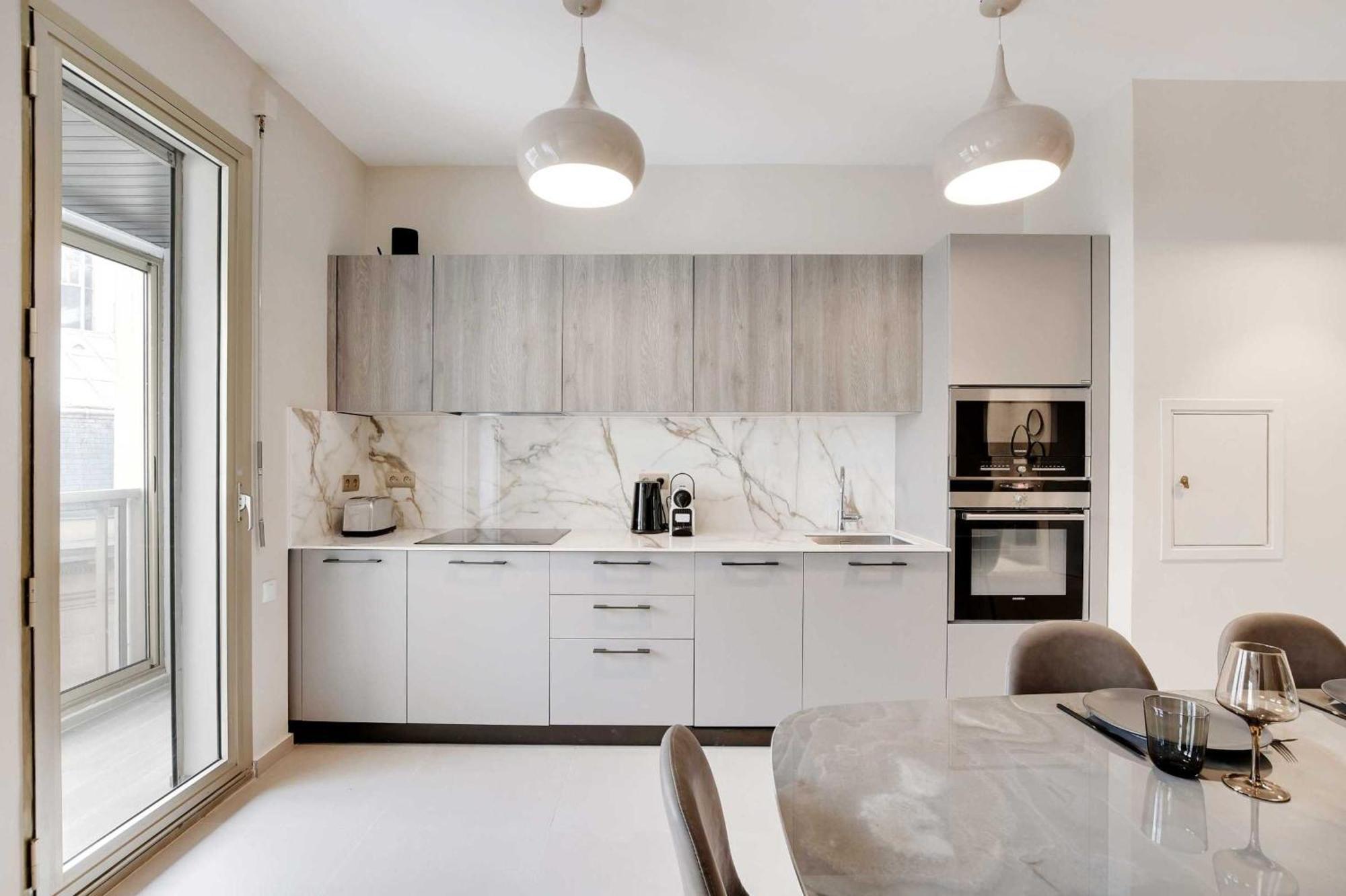 Modern Elegance A Stone's Throw From The Arc De Triomphe *