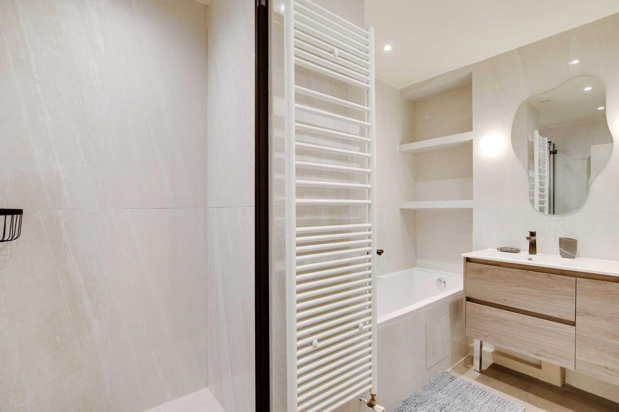 Modern Elegance A Stone's Throw From The Arc De Triomphe Appartement