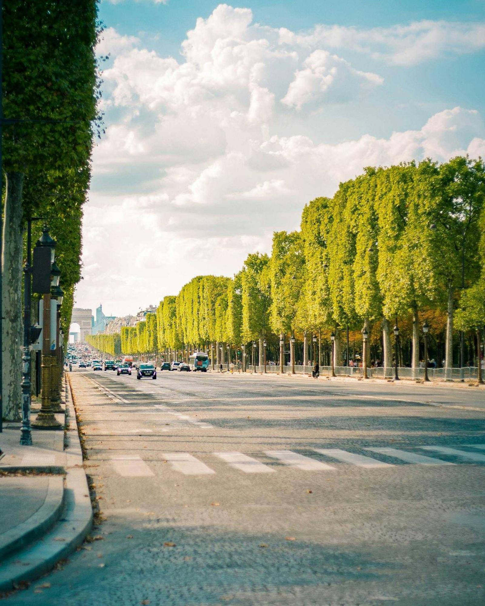 Modern Elegance A Stone's Throw From The Arc De Triomphe * Paris