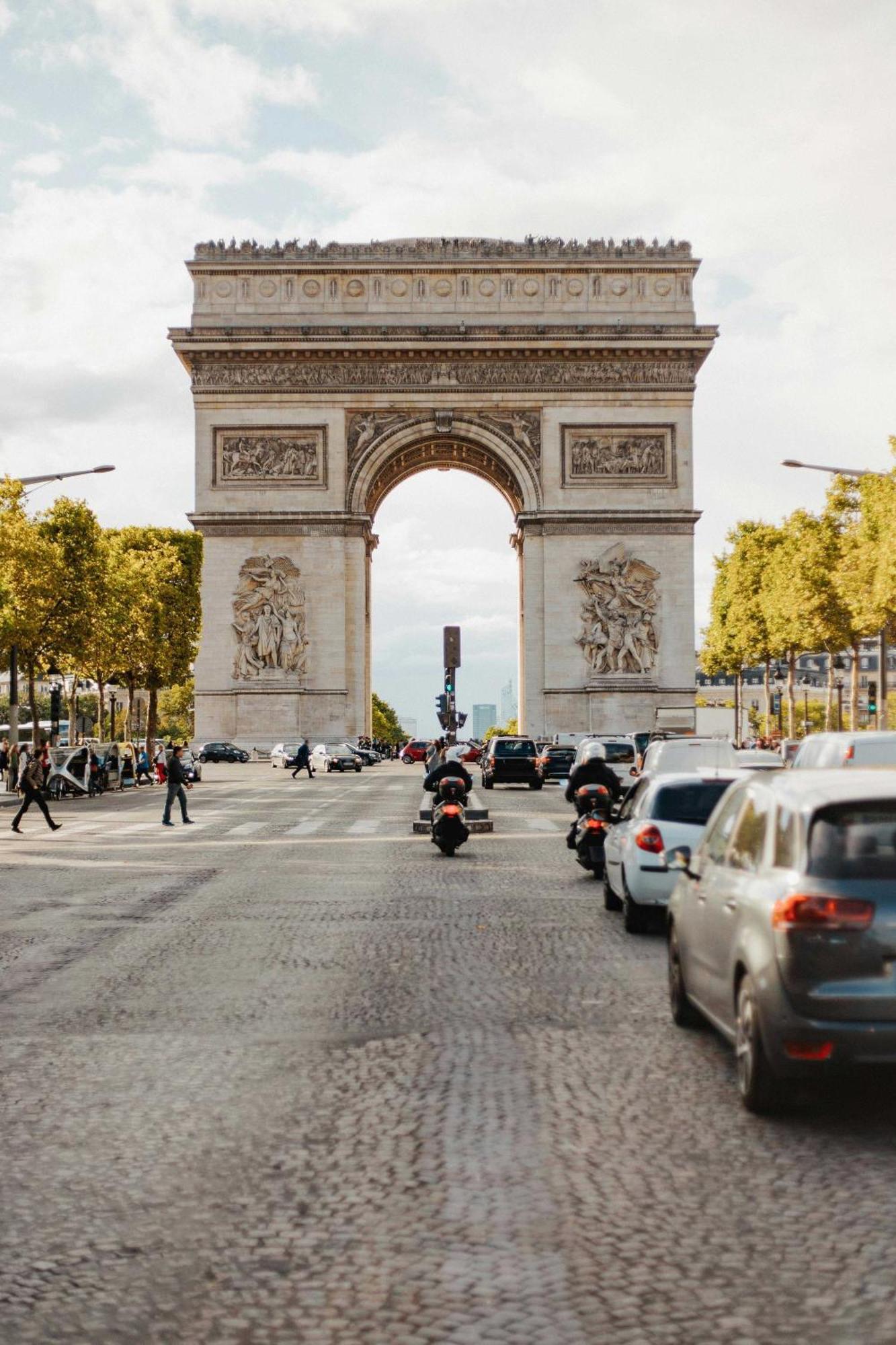 Modern Elegance A Stone's Throw From The Arc De Triomphe Paris