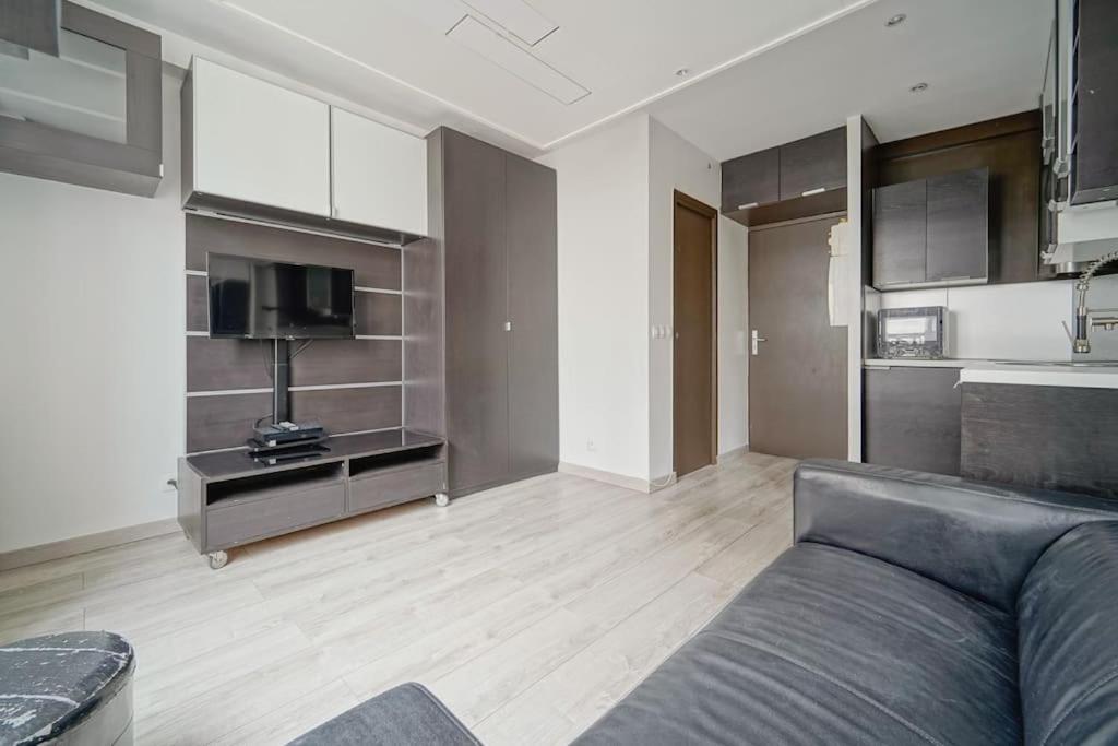 Apartment Doorman - Parisian Historic Gem - Location Paris