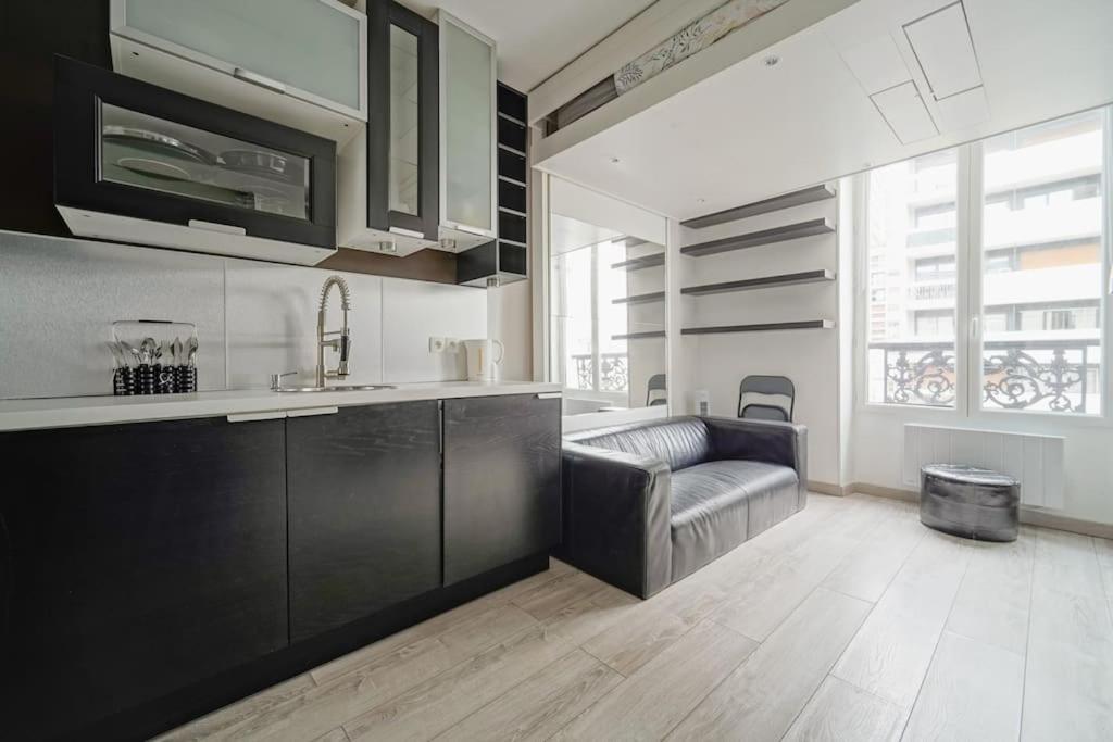 Doorman - Parisian Historic Gem - Location Apartment