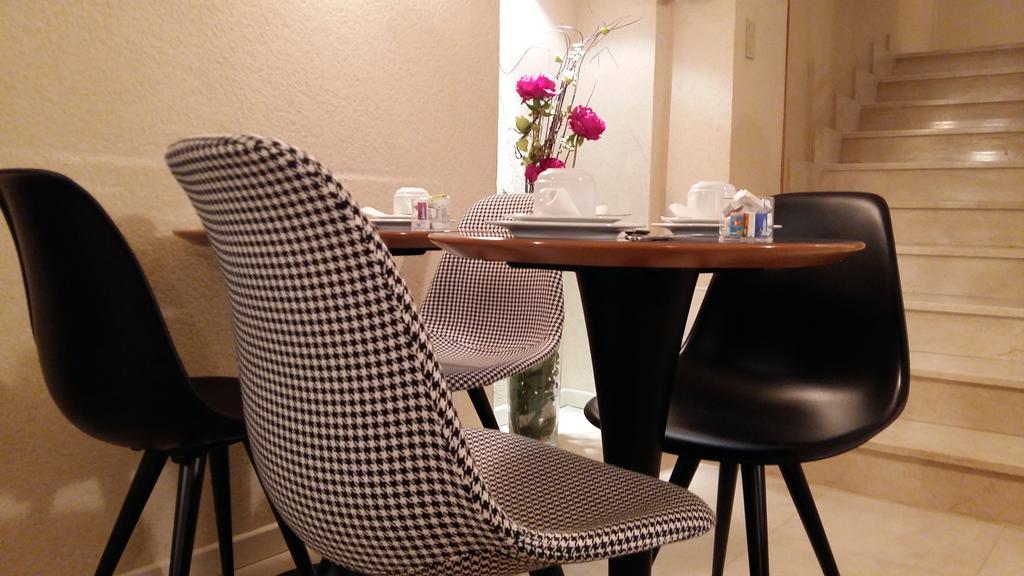 Hotel Western Anjou Lafayette Paris
