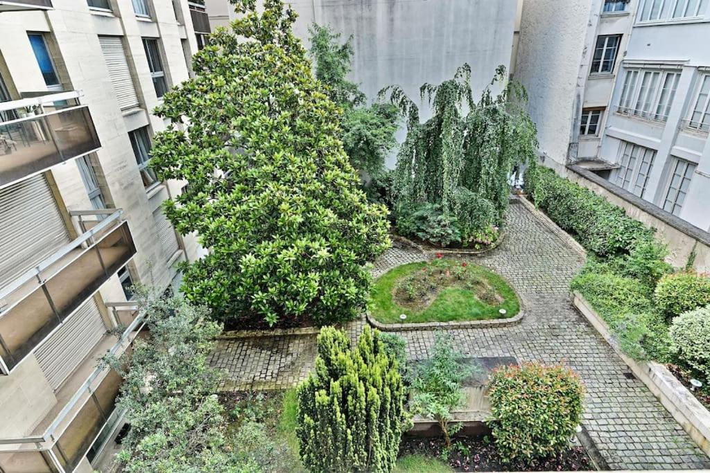 Apartment Spacieux Avec Balcon Le Bon Marche Paris