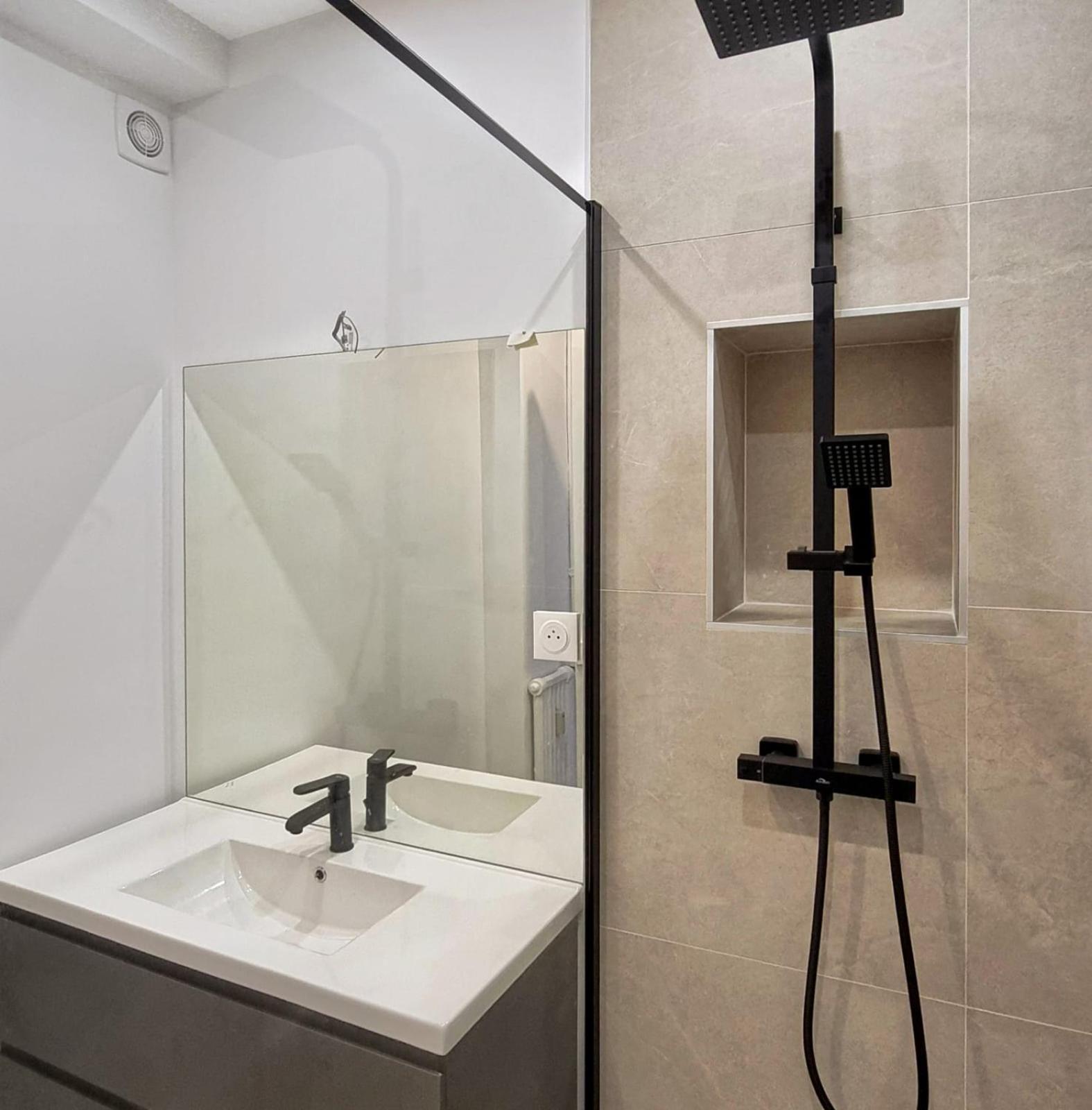 Amazing Refurbished Flat In V Apartment