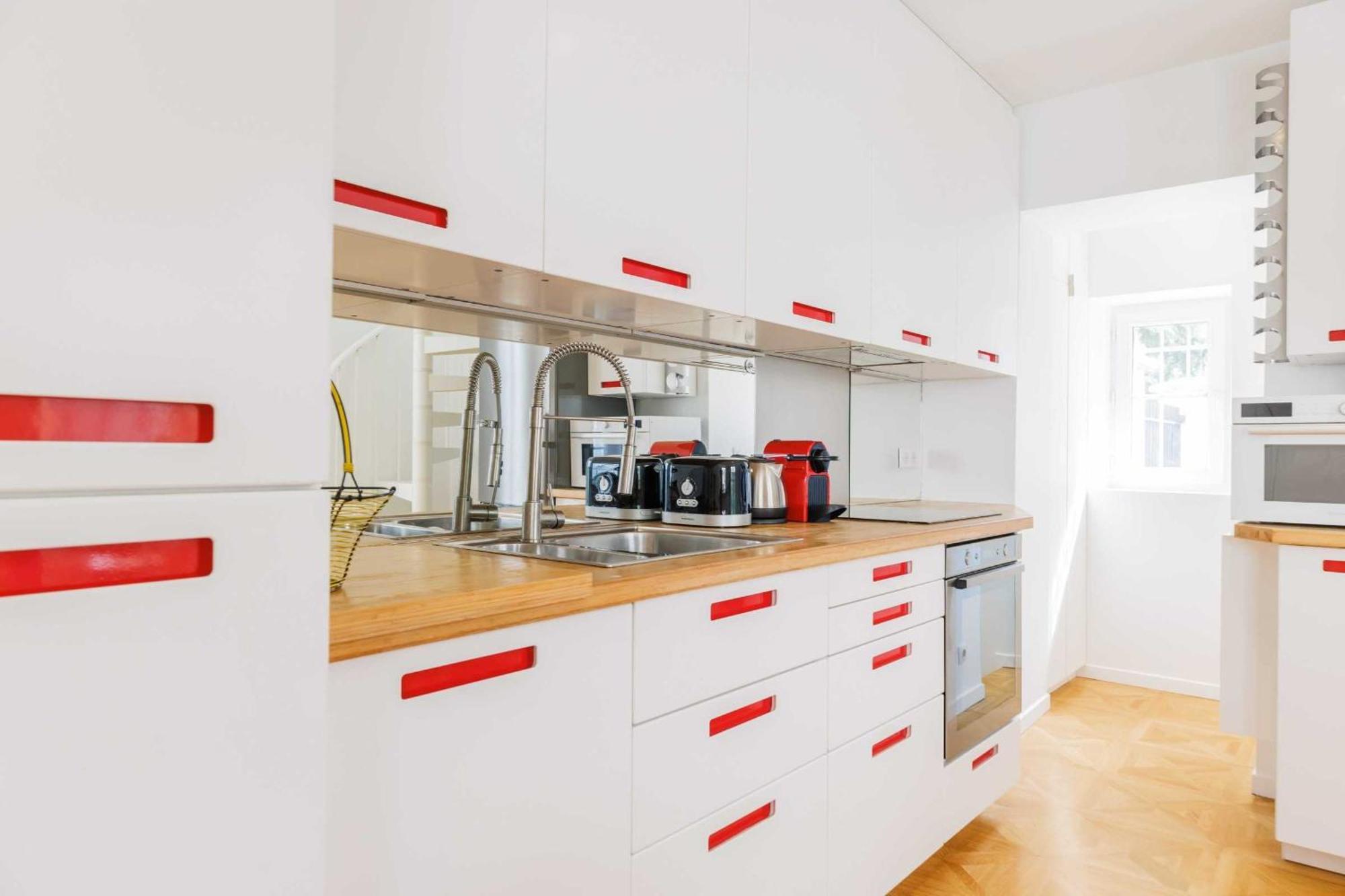 1 Bdr -4p 16th Near Trocadero * Paris