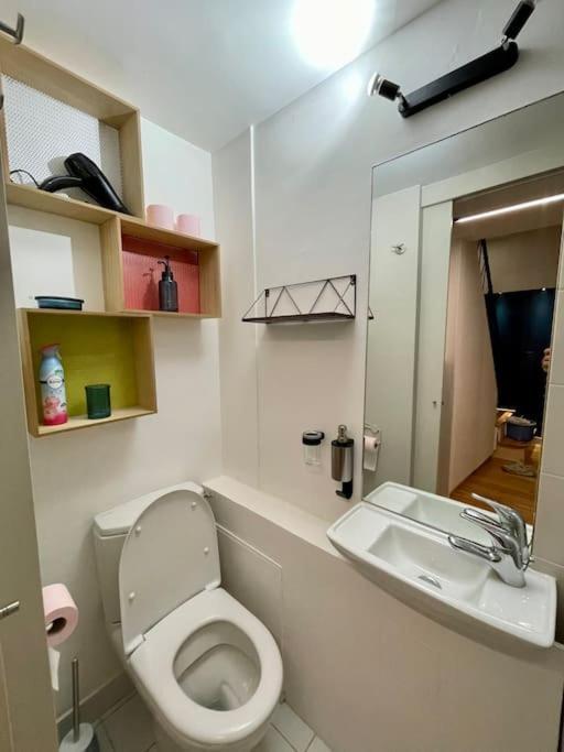 Appartement Joli Studio 18m2 En Plein Coeur Du Marais A ! *