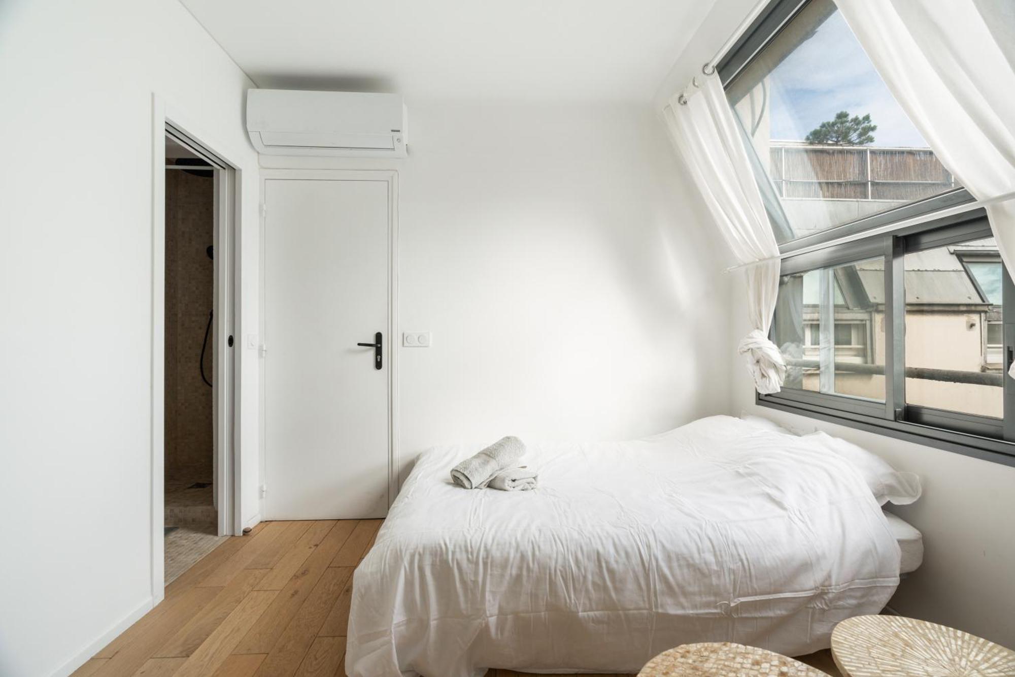 A Cosy Near Trocadero Apartment