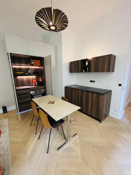 Apartment Modern Canal St Martin *