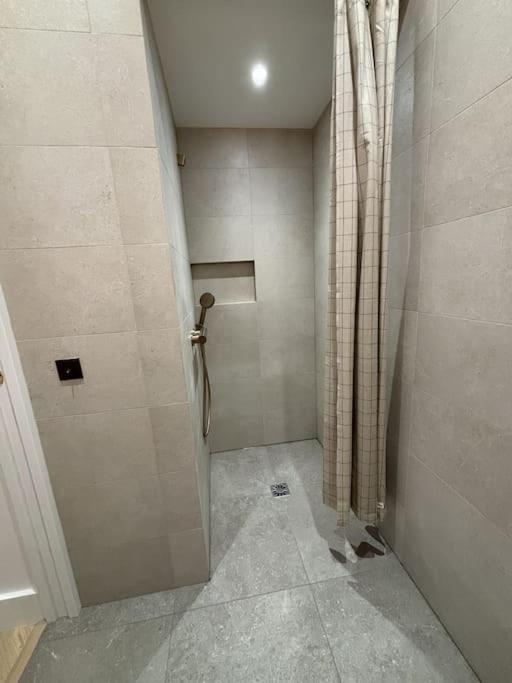 Apartment Modern Canal St Martin *
