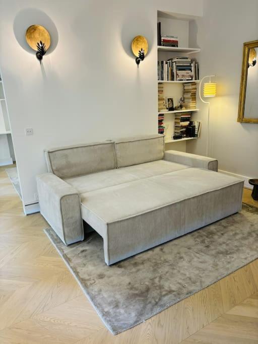 Apartment Modern Canal St Martin Paris