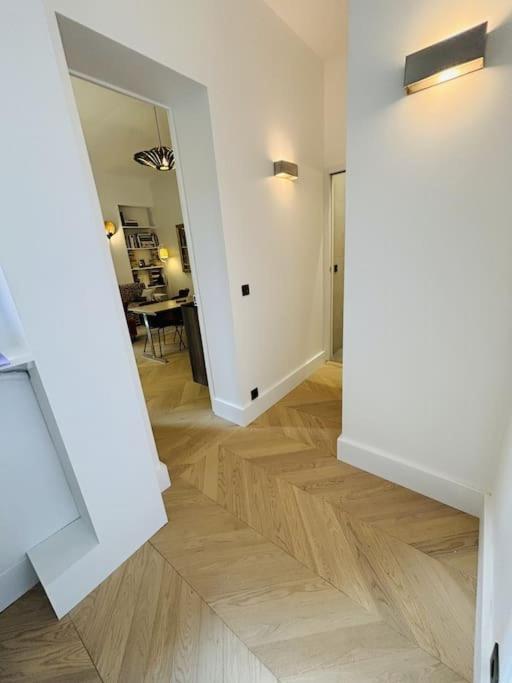 Apartment Modern Canal St Martin