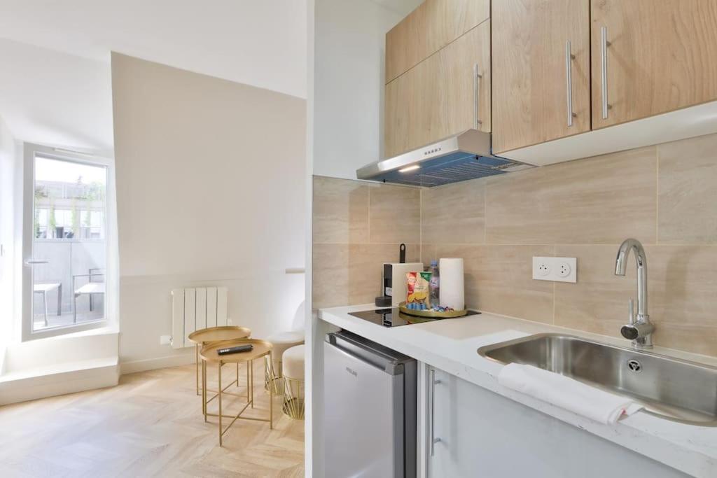 Apartment Studio Balcony And View Trocadero Passy Paris