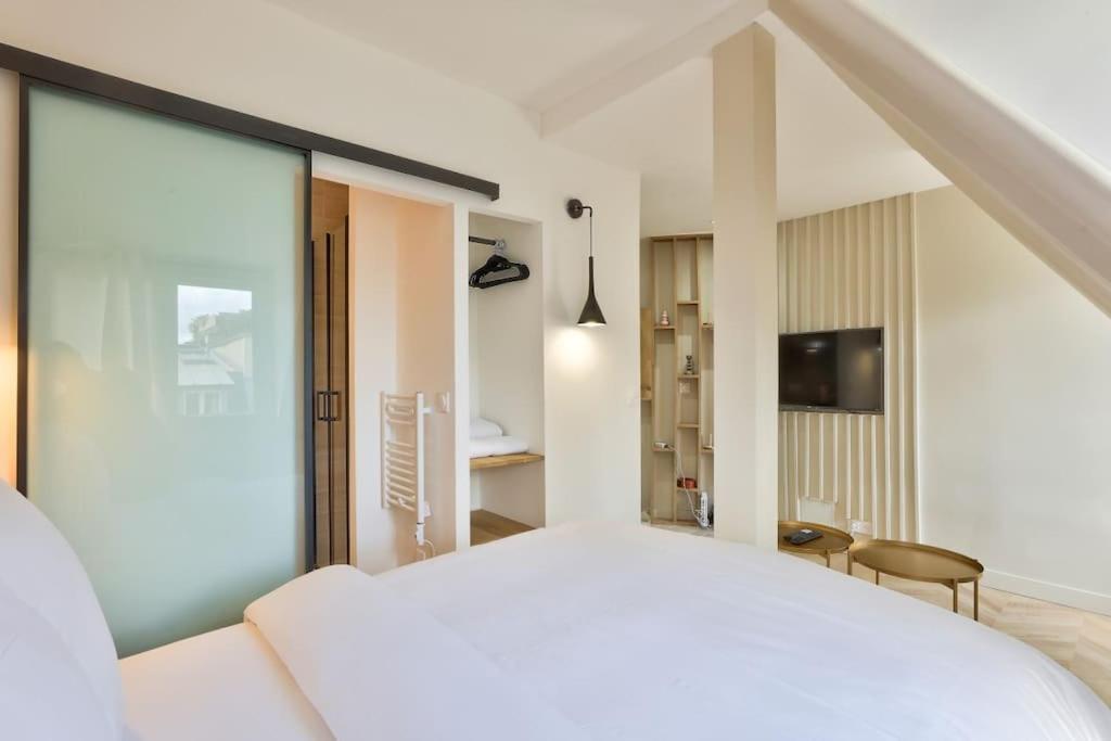 Studio Balcony And View Trocadero Passy Paris