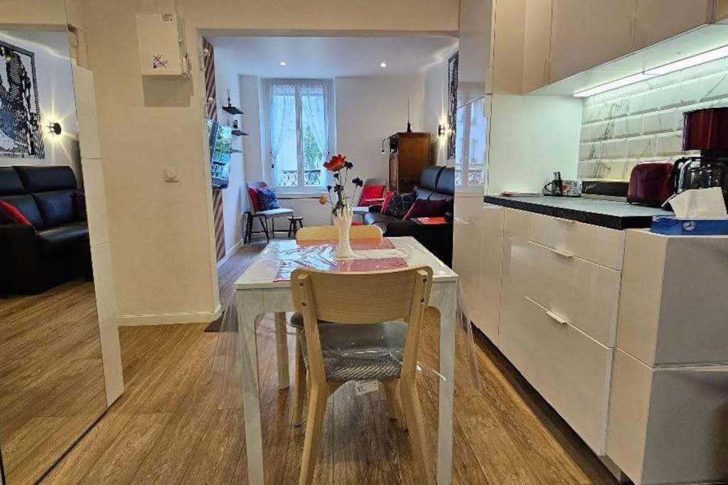 Apartment Doorman - Modern & Chic Studio In 17th Paris