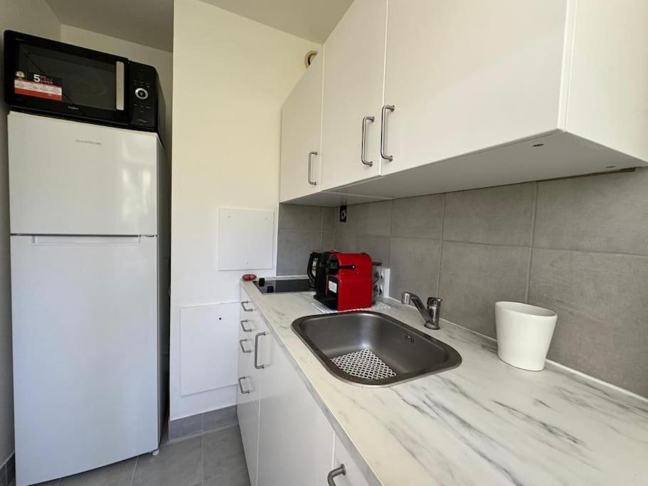 Stylish 1br With Peaceful Garden In 18th District Apartamento