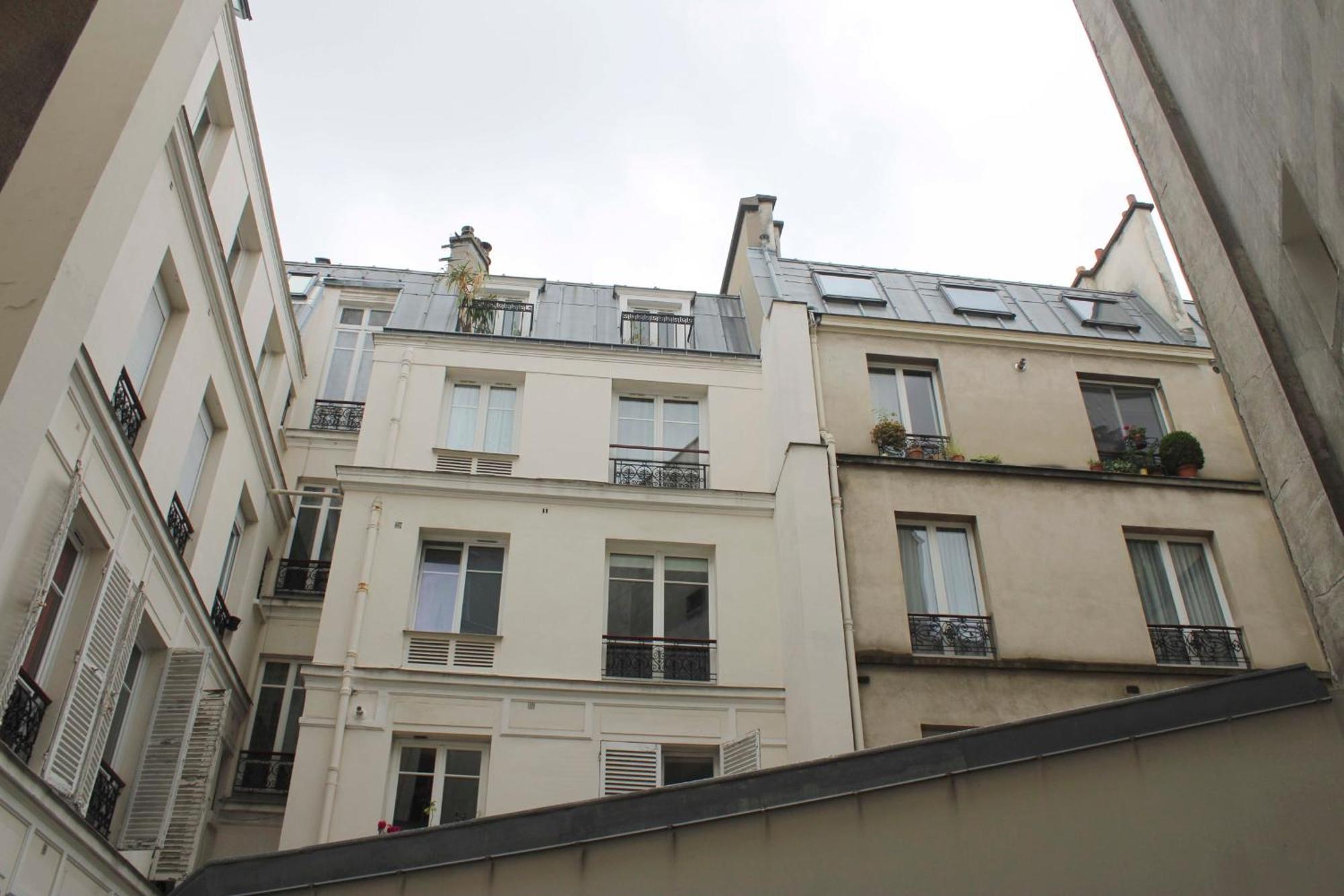 Apartment Charming T2 Near Montmartre