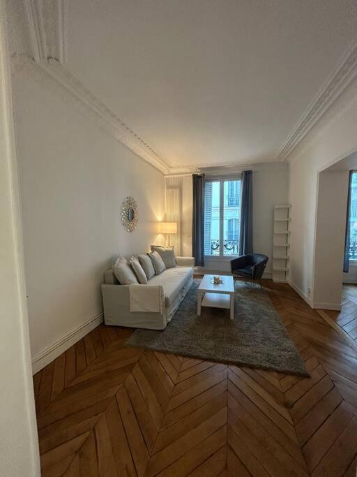 3 Pieces Dans Le Coeur Du 16e Apartment