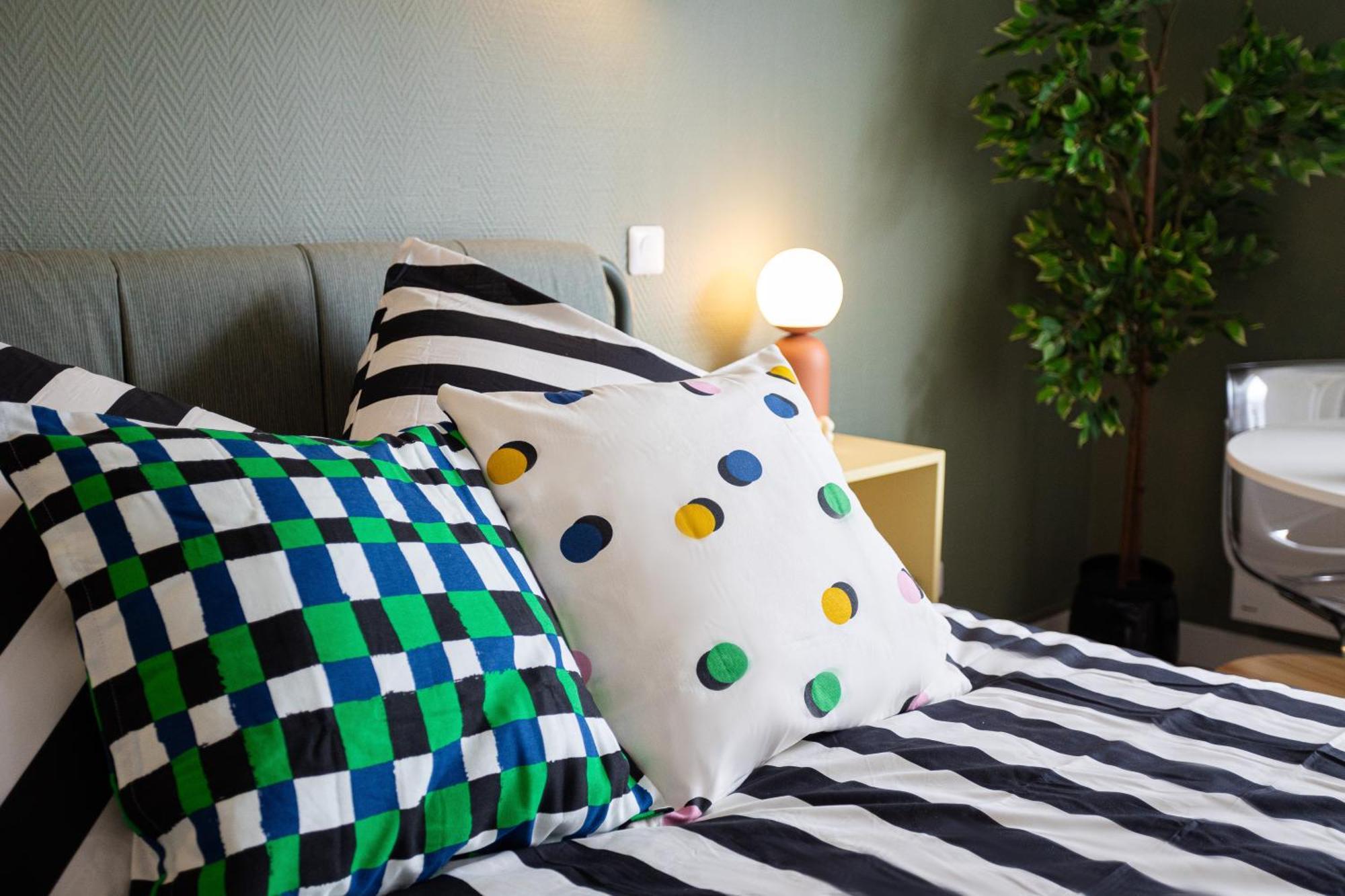Lila - Confortable In * Paris
