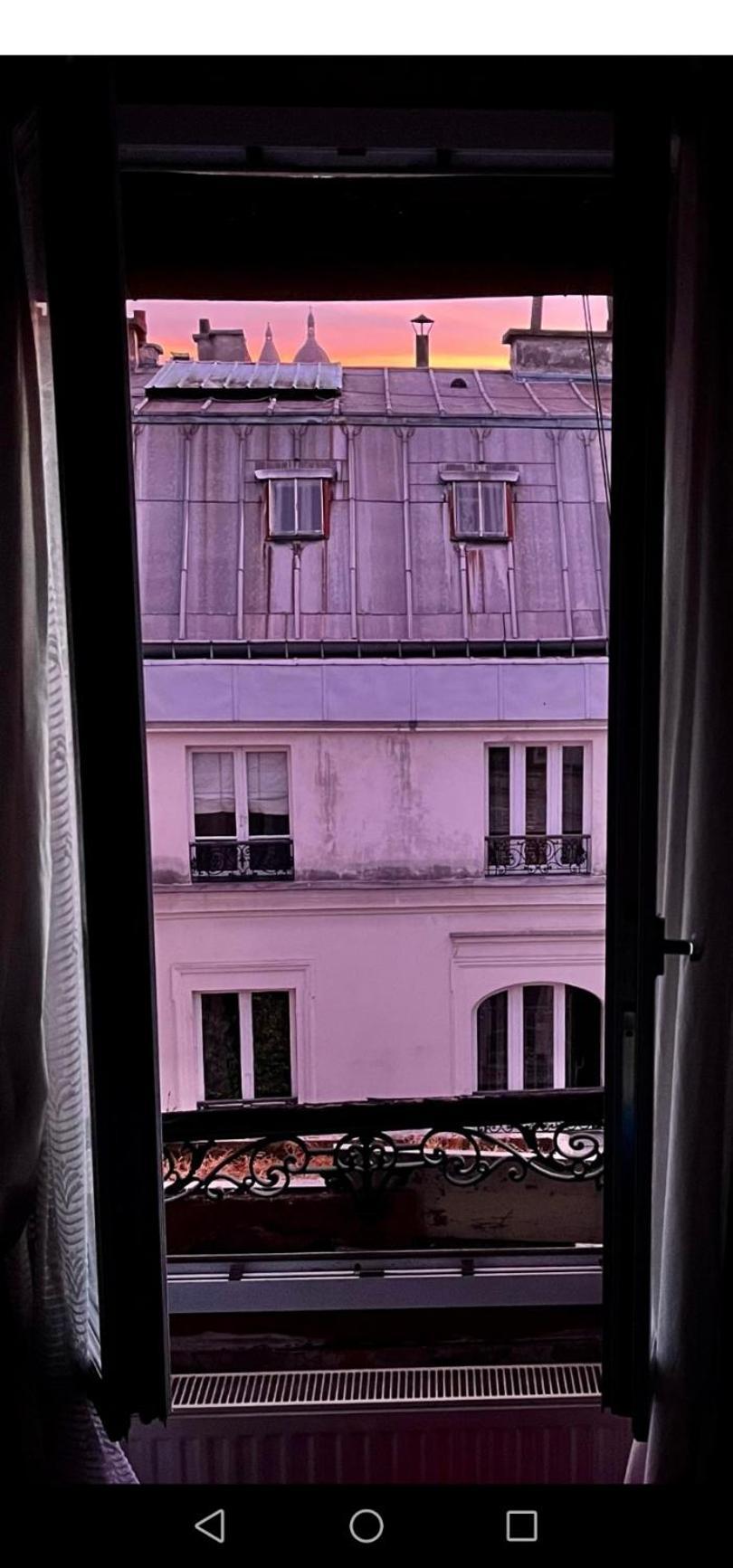 Apartment 2 Pieces Apercu Vue Sacre Coeur-rue Des Martyrs