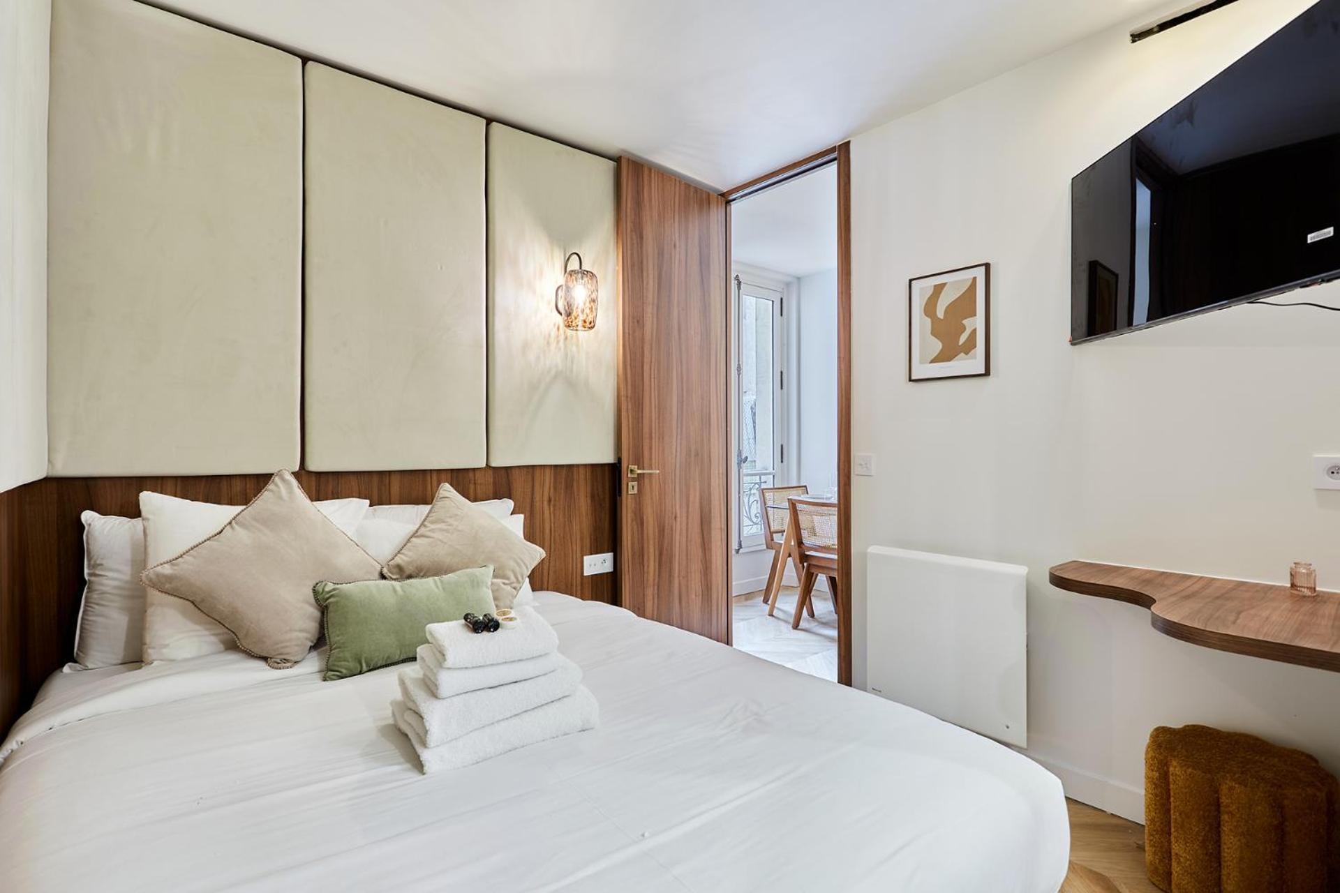 2 Center Of By Prestige Apartment *
