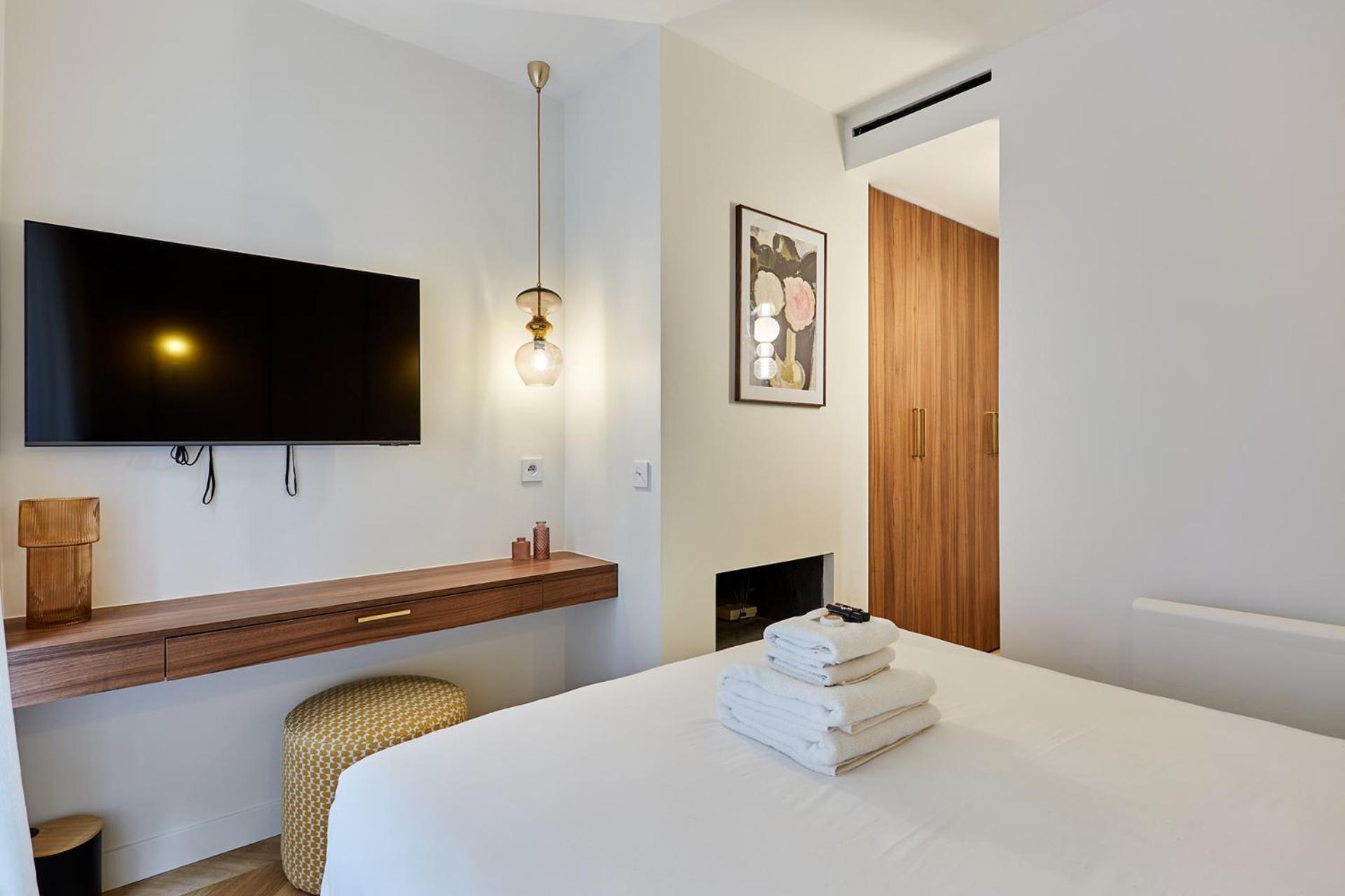 2 Center Of By Prestige Apartment *