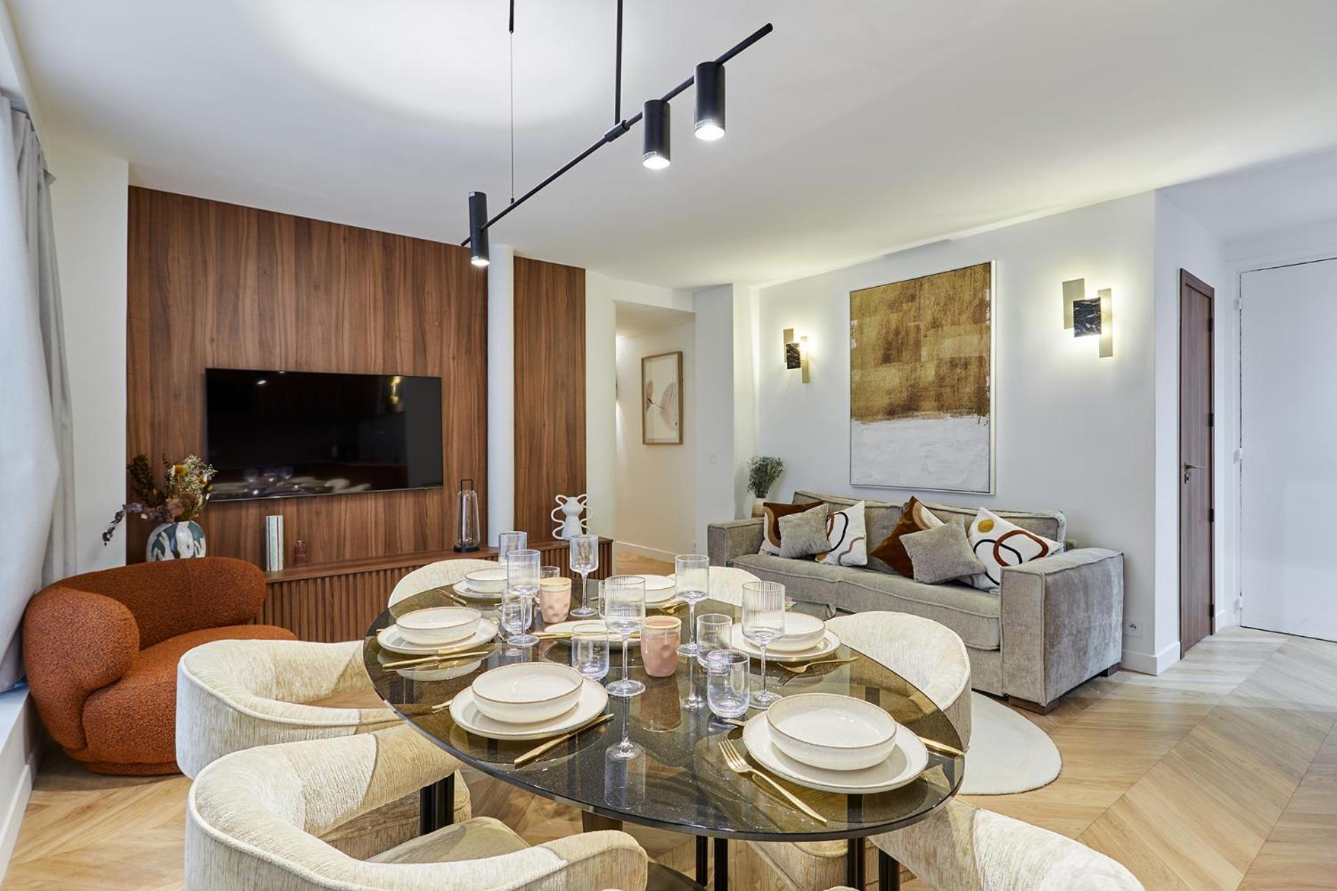 2 Center Of By Prestige * Paris