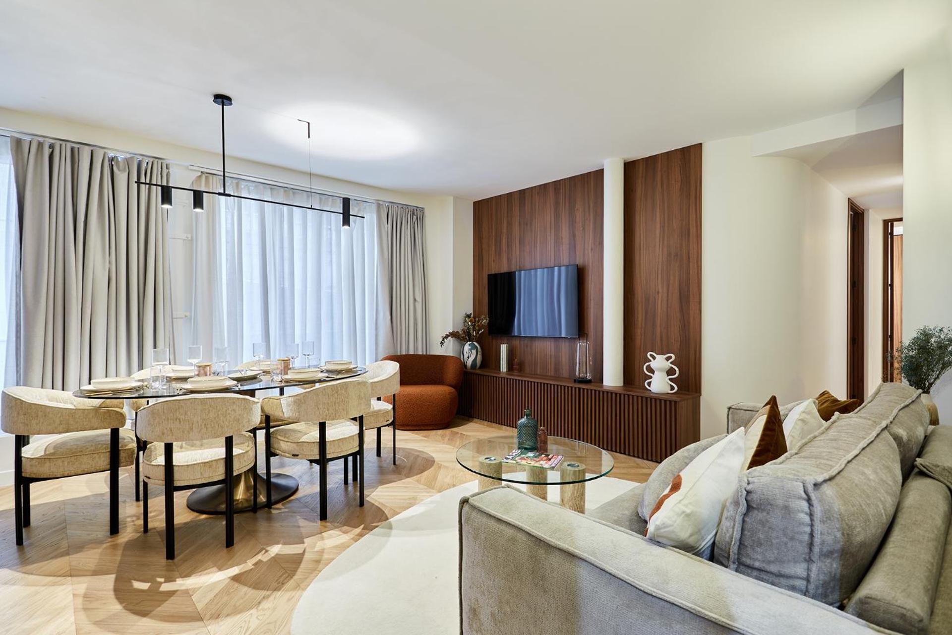 2 Center Of By Prestige * Paris