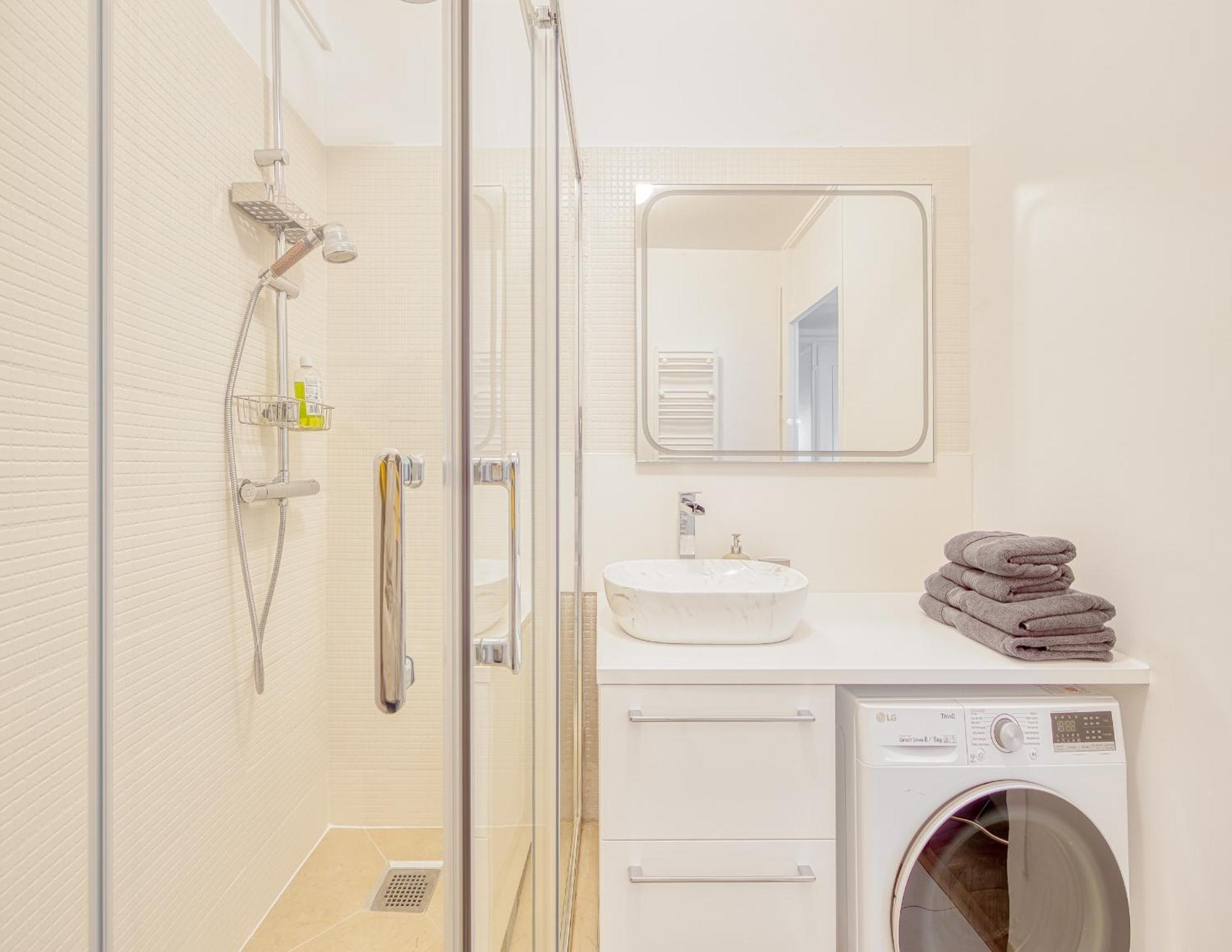 Apartment Eiffel Tower 10 Minutes 1br Renovated Paris