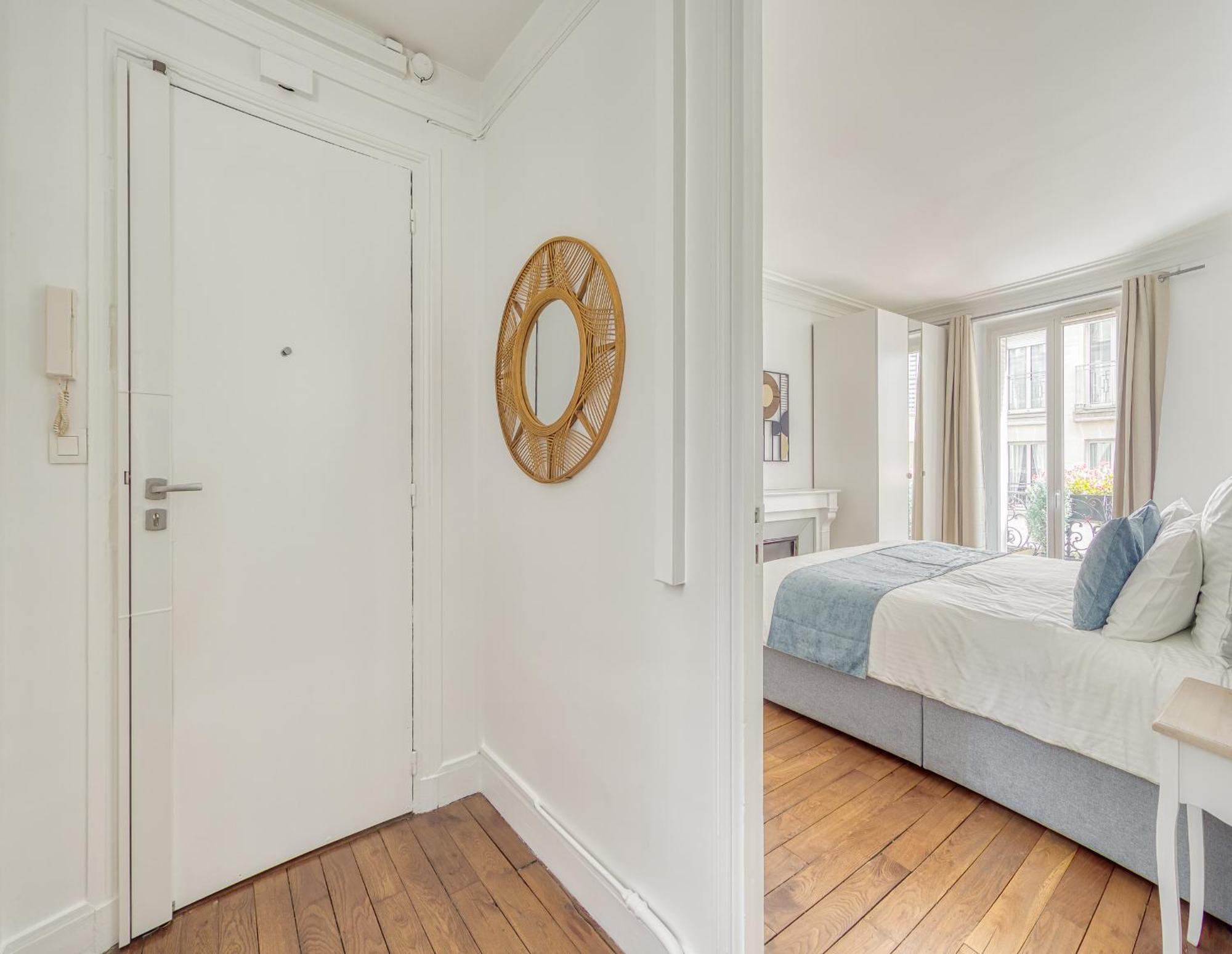 Eiffel Tower 10 Minutes 1br Renovated Paris