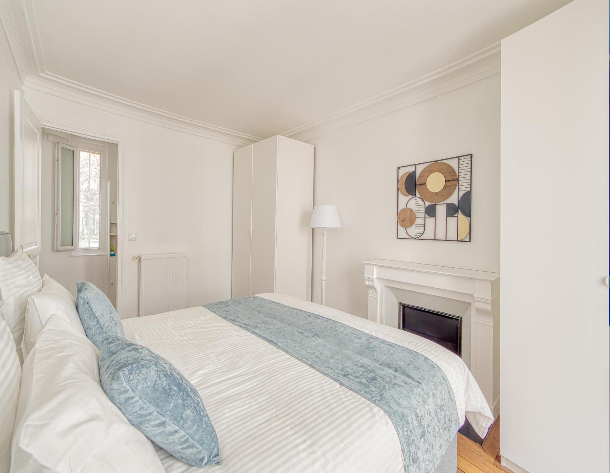 Eiffel Tower 10 Minutes 1br Renovated Apartment Paris