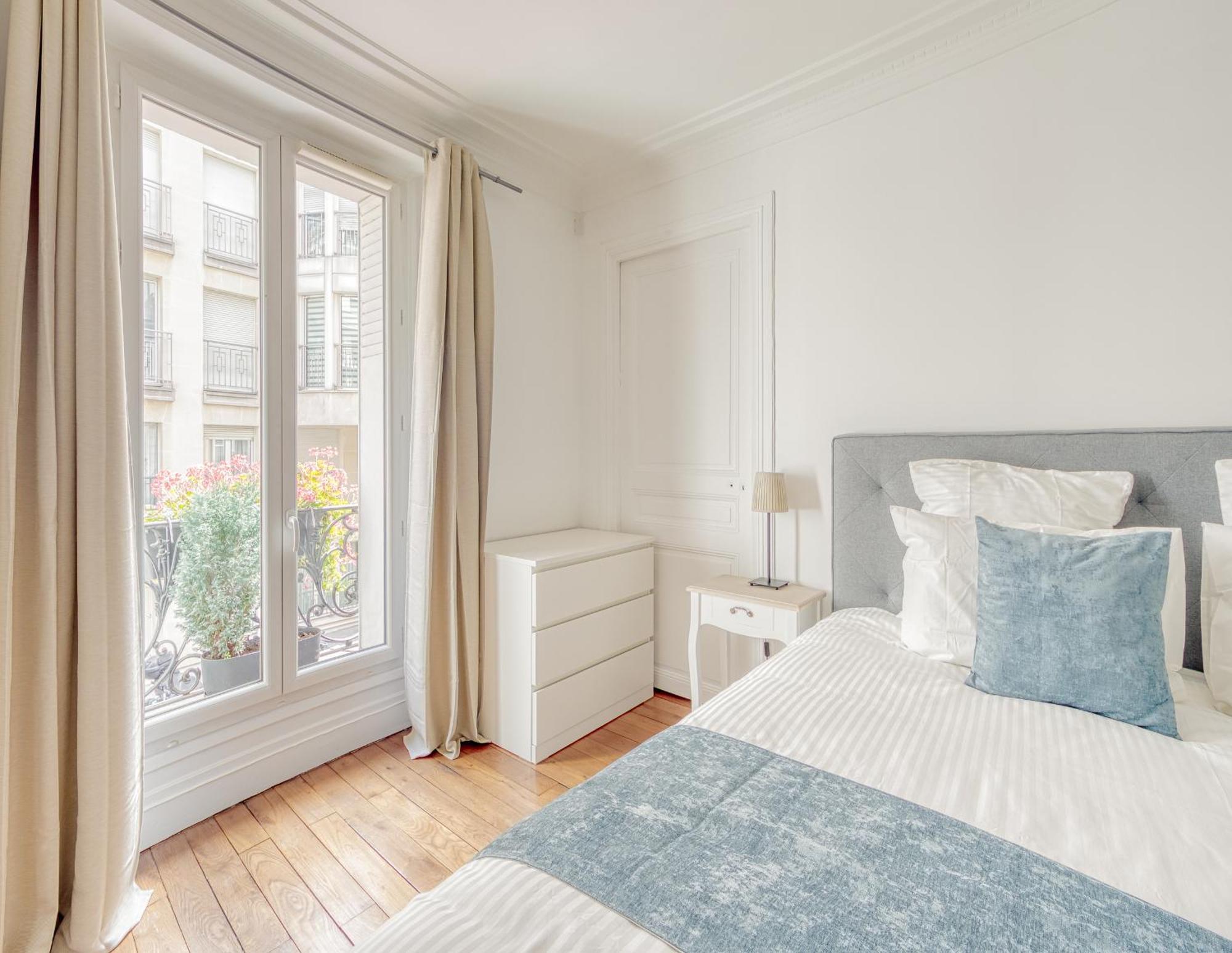 Eiffel Tower 10 Minutes 1br Renovated Apartment Paris