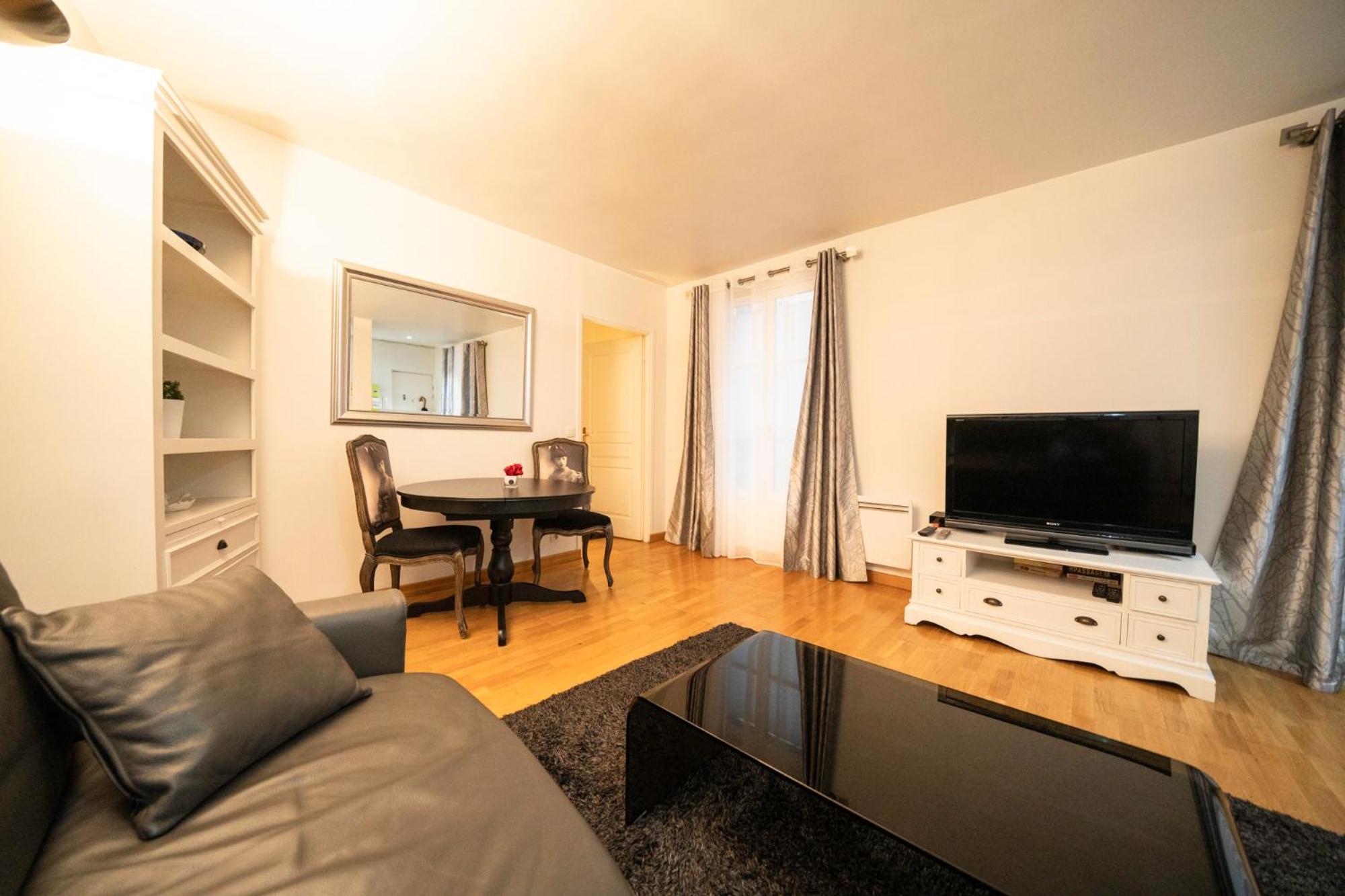 Apartment Champs Elysees Paris