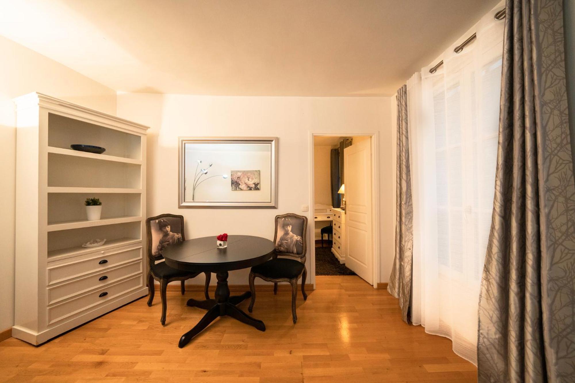 Apartment Champs Elysees